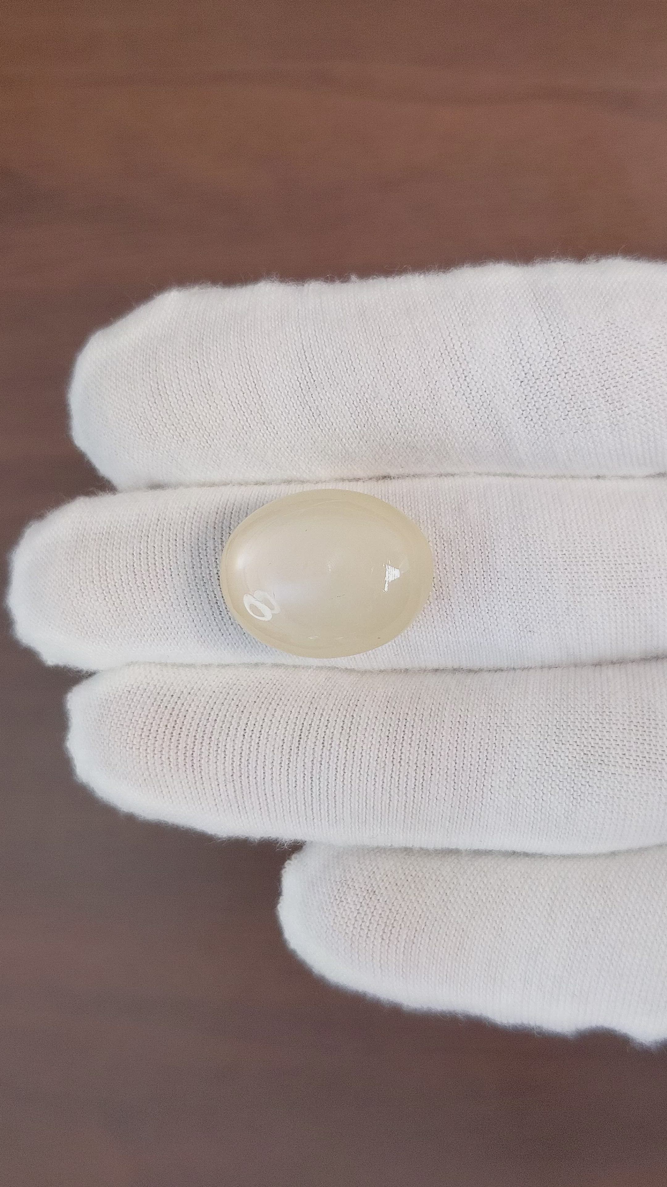 18.72 Ct. Cabochon Moonstone from Ceylon (Sri Lanka) Size Video