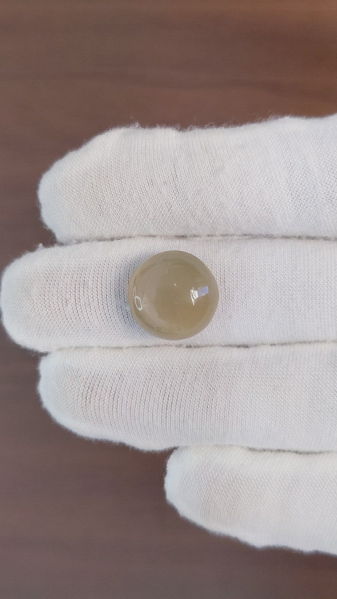 9.42 Ct. Cabochon Moonstone from Ceylon (Sri Lanka) Size Video