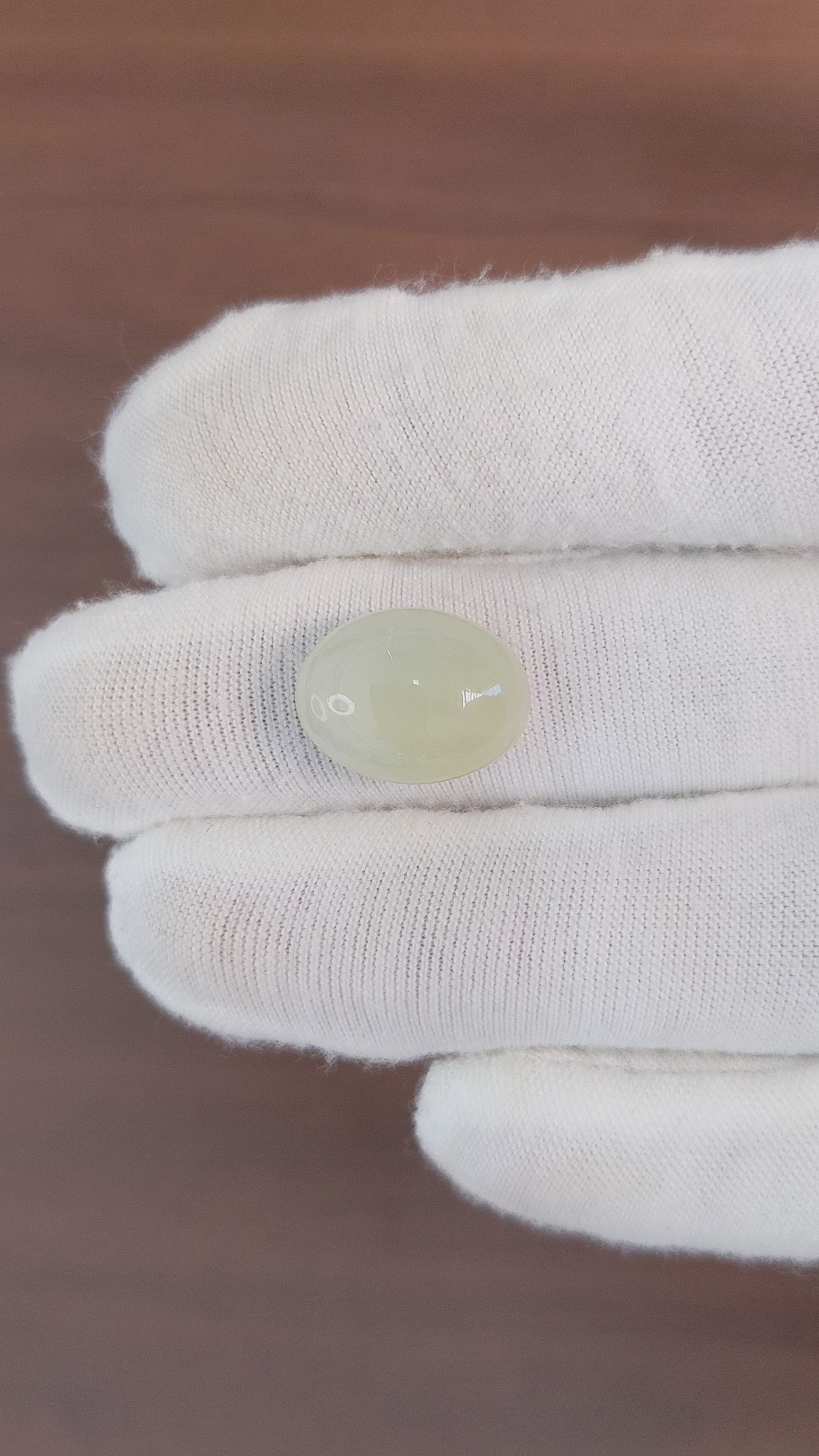 9.50 Ct. Cabochon Moonstone from Ceylon (Sri Lanka) Size Video