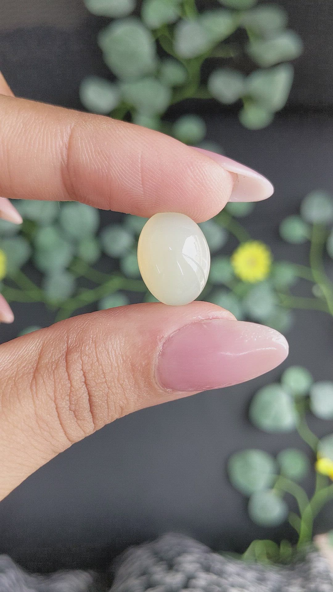 9.50 Ct. Cabochon Moonstone from Ceylon (Sri Lanka) Size Video