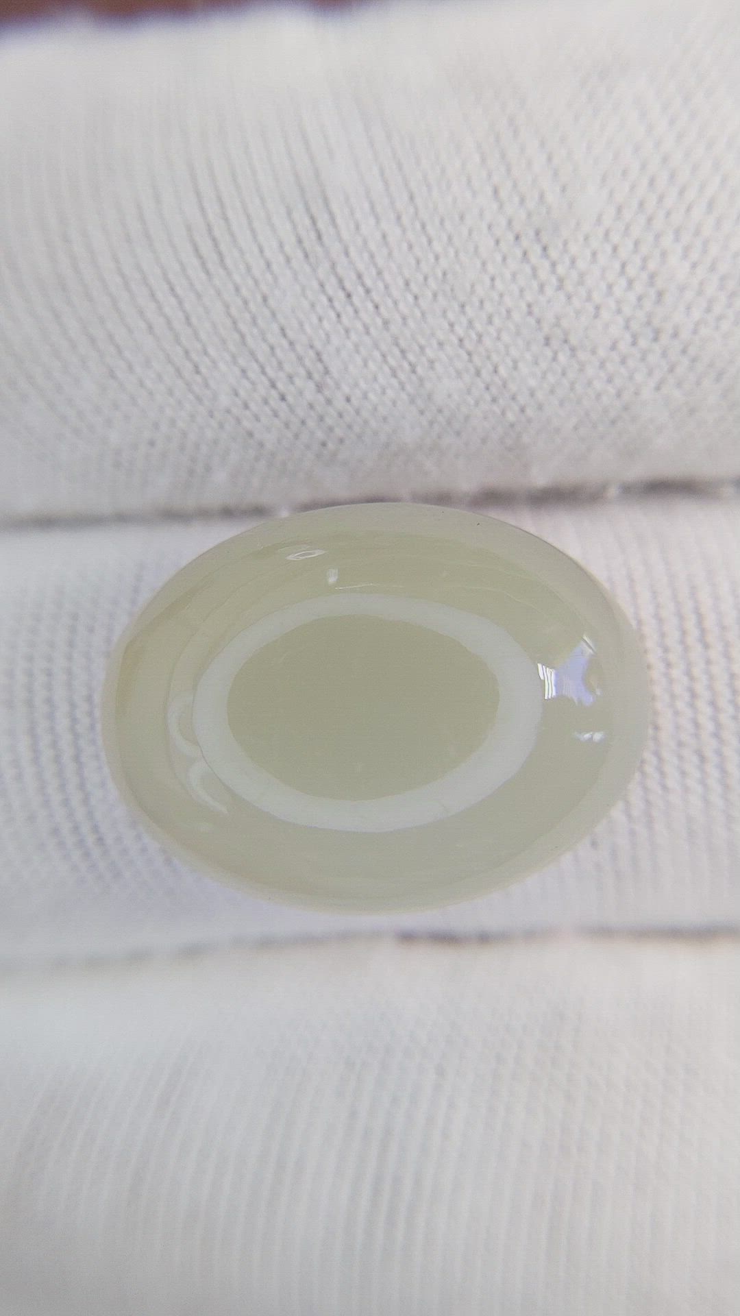 18.10 Ct. Cabochon Moonstone from Ceylon (Sri Lanka) Size Video