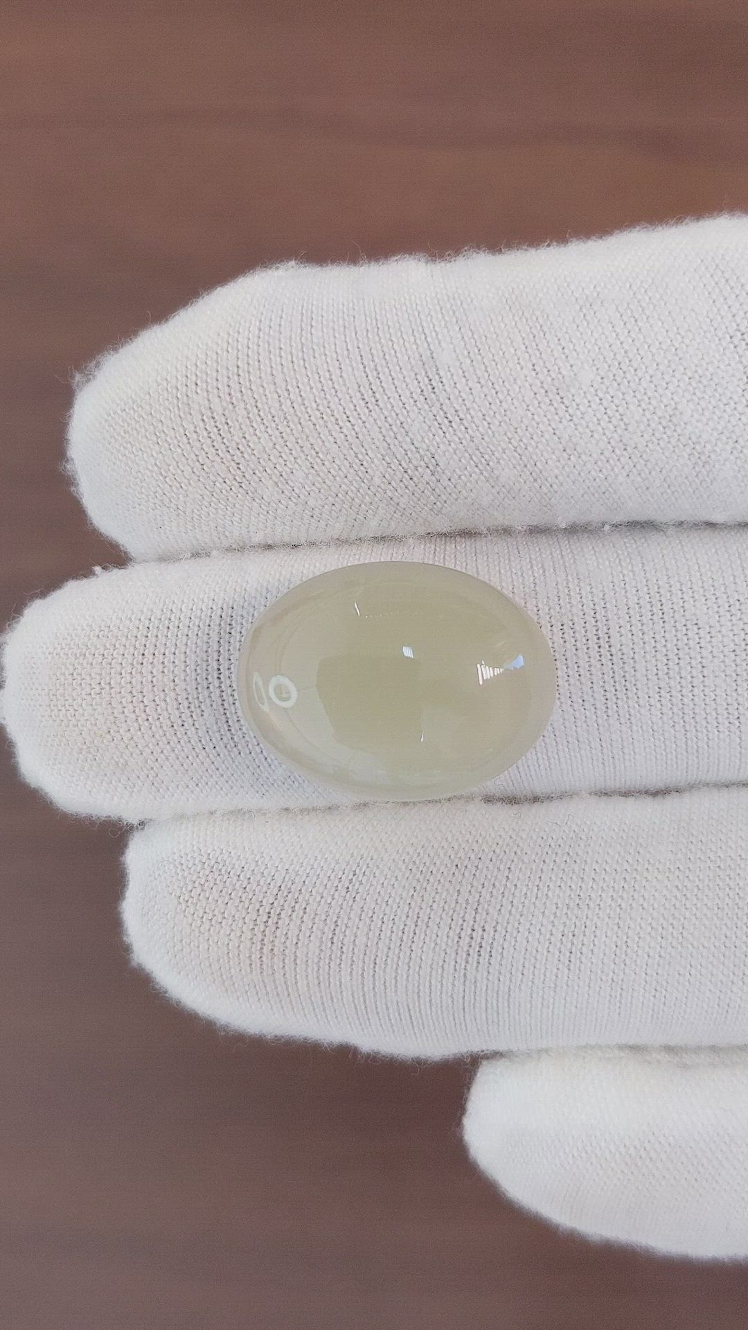18.10 Ct. Cabochon Moonstone from Ceylon (Sri Lanka) Size Video