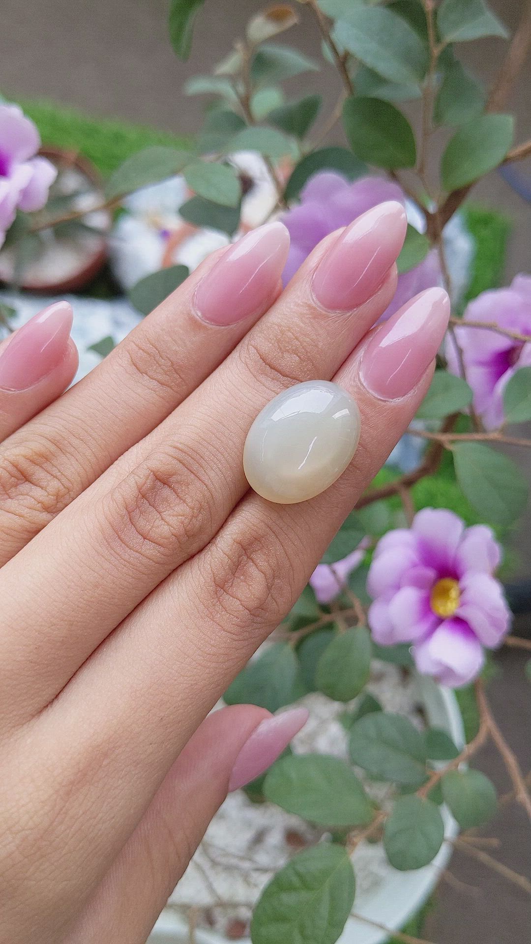 18.10 Ct. Cabochon Moonstone from Ceylon (Sri Lanka) Size Video