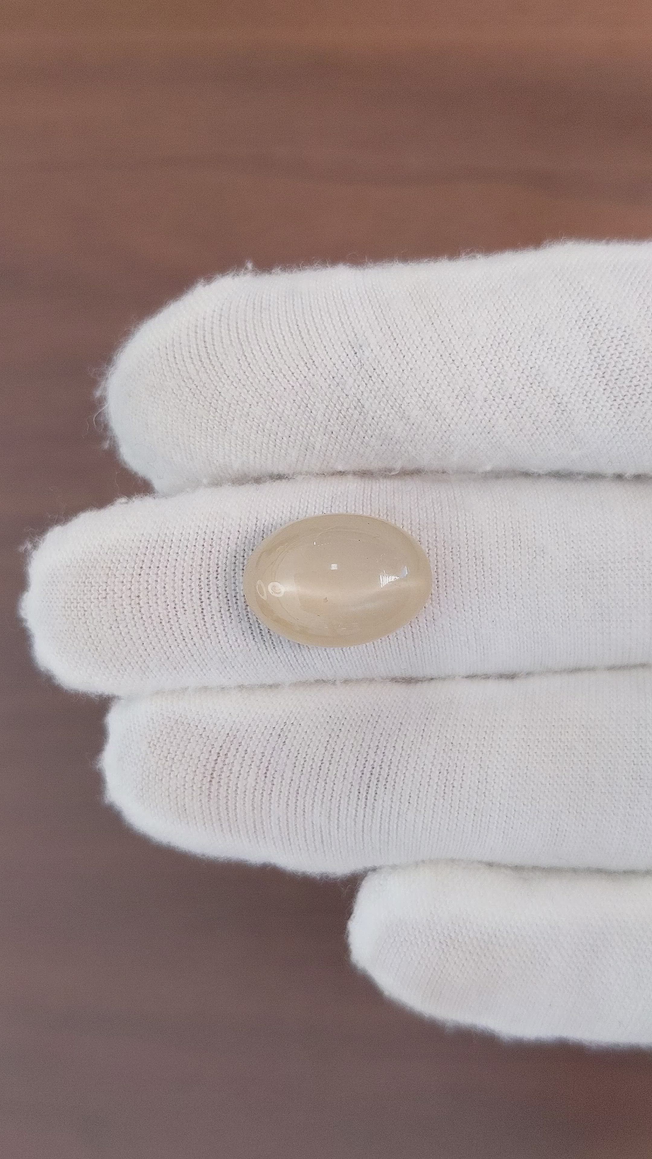 9.63 Ct. Cabochon Moonstone from Ceylon (Sri Lanka) Size Video