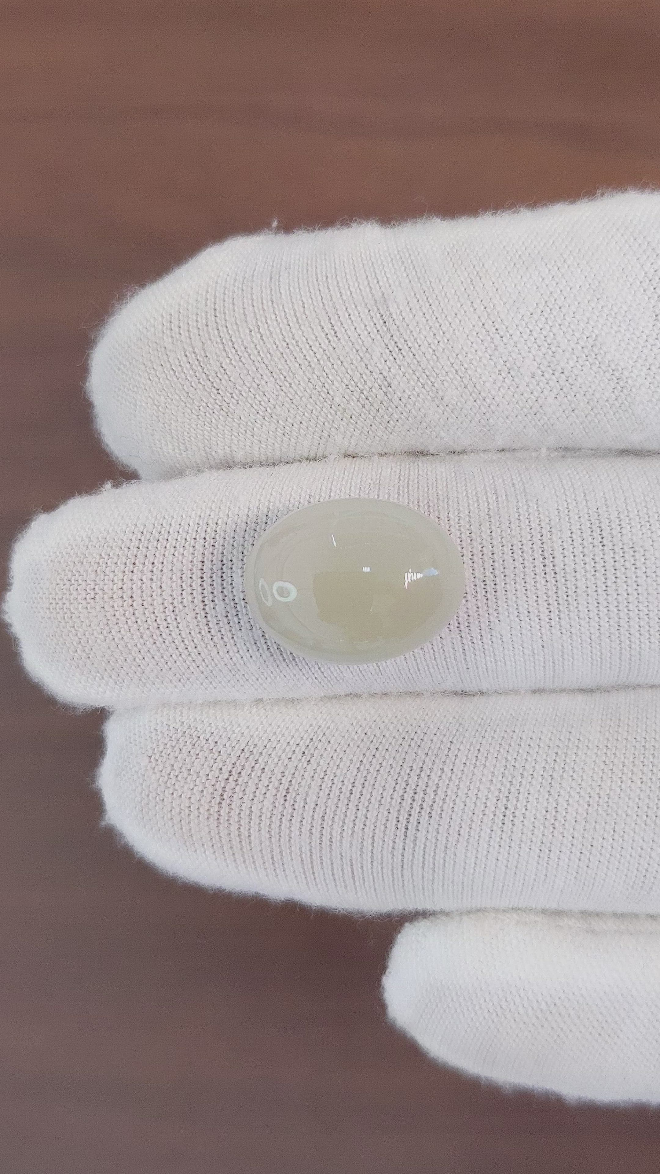 9.85 Ct. Cabochon Moonstone from Ceylon (Sri Lanka) Size Video