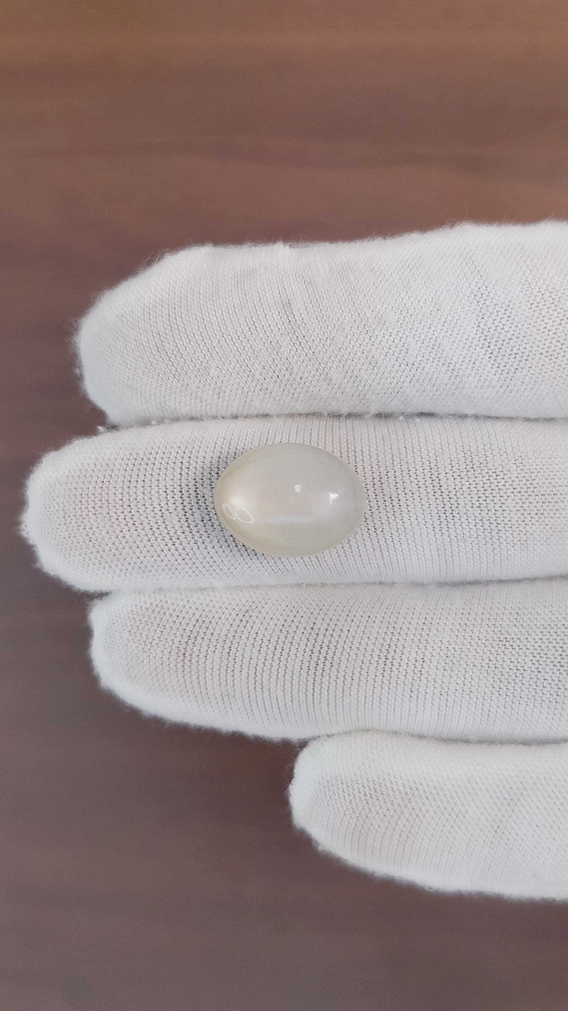 8.80 Ct. Cabochon Moonstone from Ceylon (Sri Lanka) Size Video