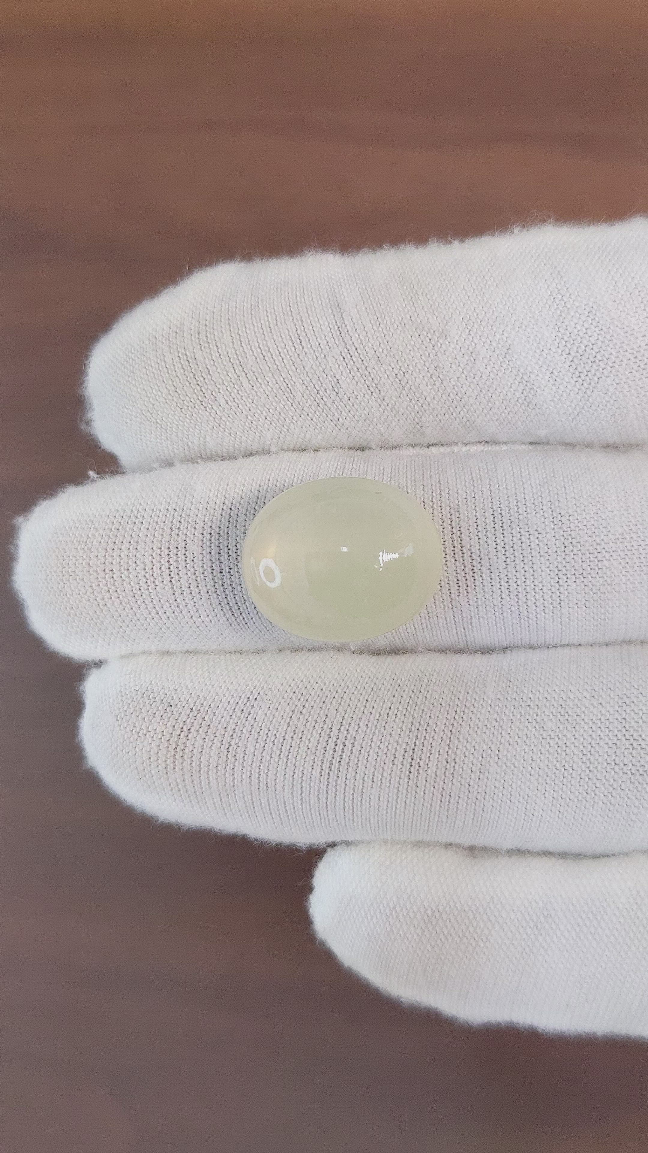 14.60 Ct. Cabochon Moonstone from Ceylon (Sri Lanka) Size Video