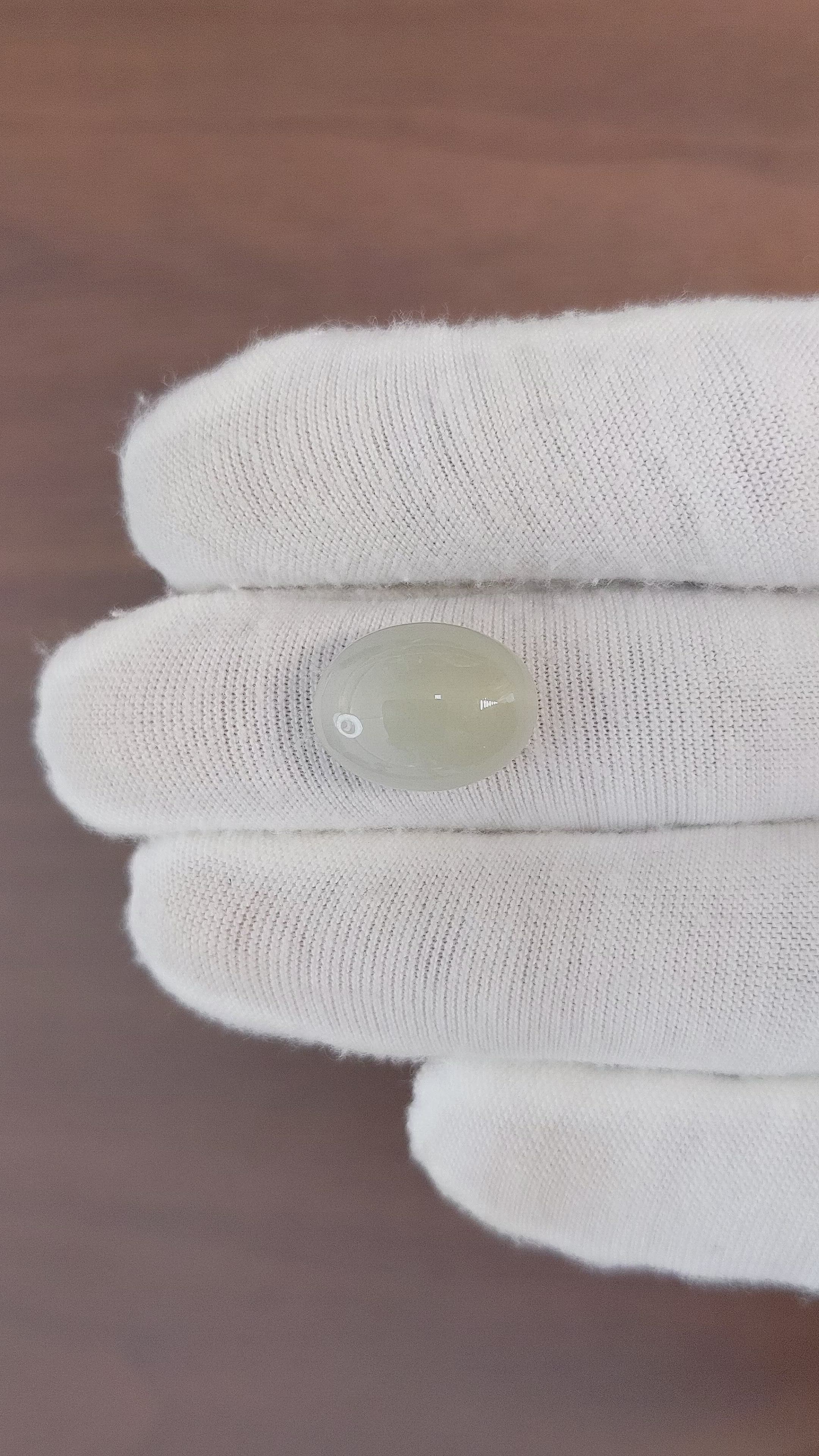 8.80 Ct. Cabochon Moonstone from Ceylon (Sri Lanka) Size Video