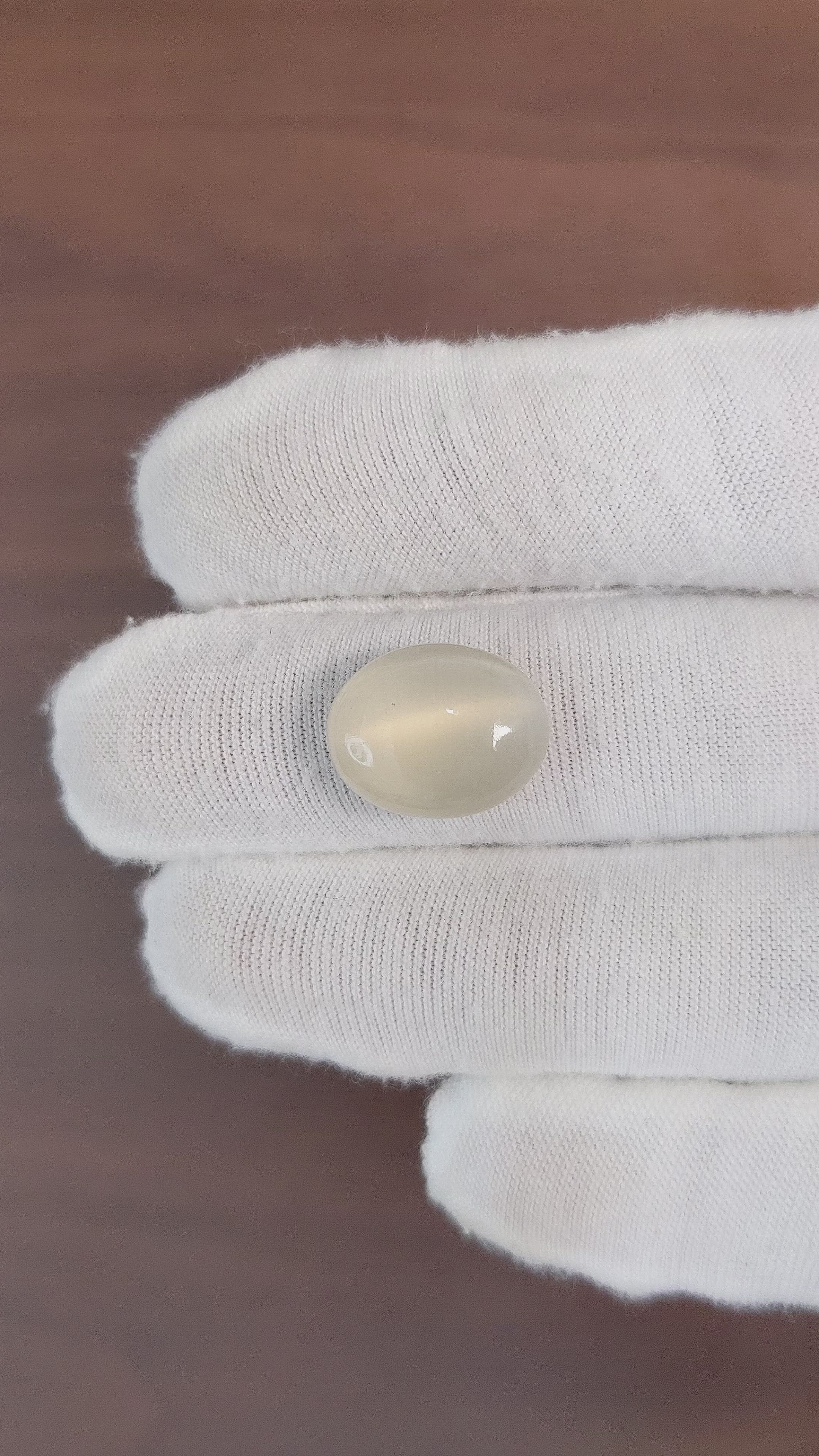 9.97 Ct. Cabochon Moonstone from Ceylon (Sri Lanka) Size Video