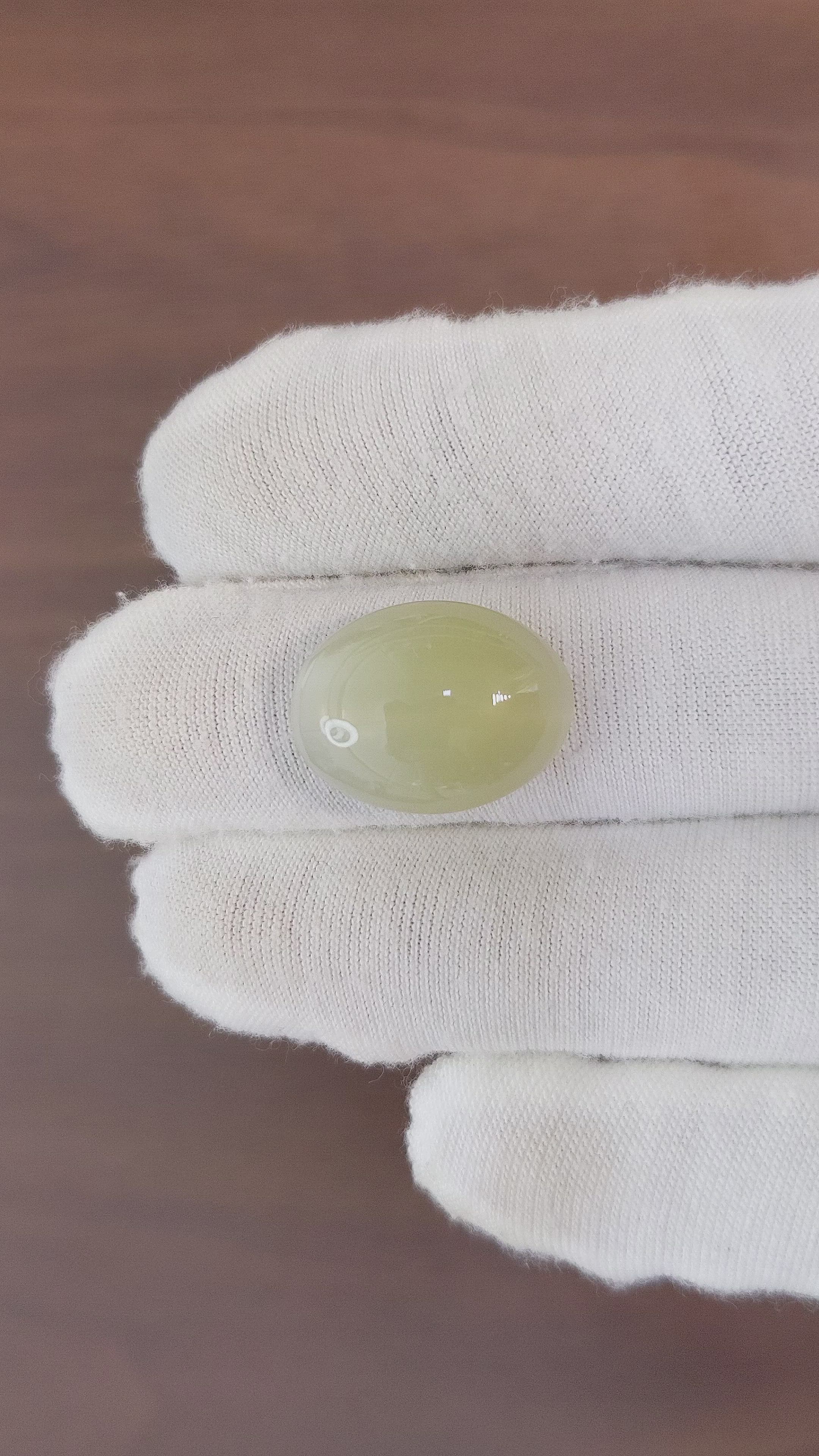 14.20 Ct. Cabochon Moonstone from Ceylon (Sri Lanka) Size Video