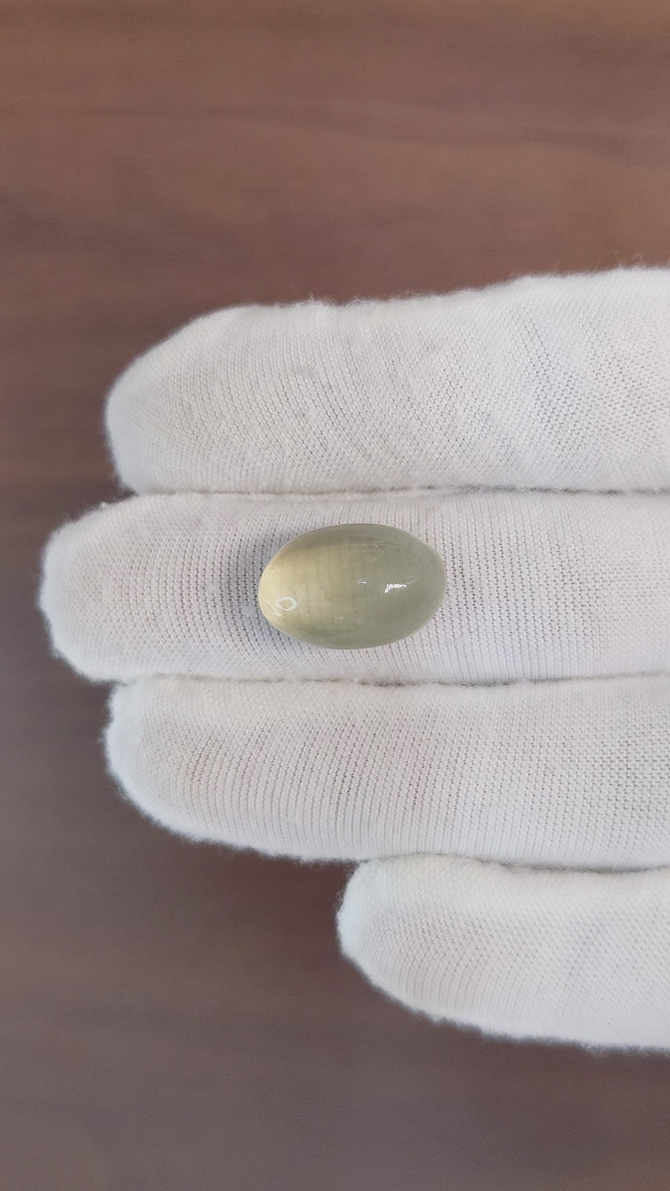11.85 Ct. Cabochon Moonstone from Ceylon (Sri Lanka) Size Video