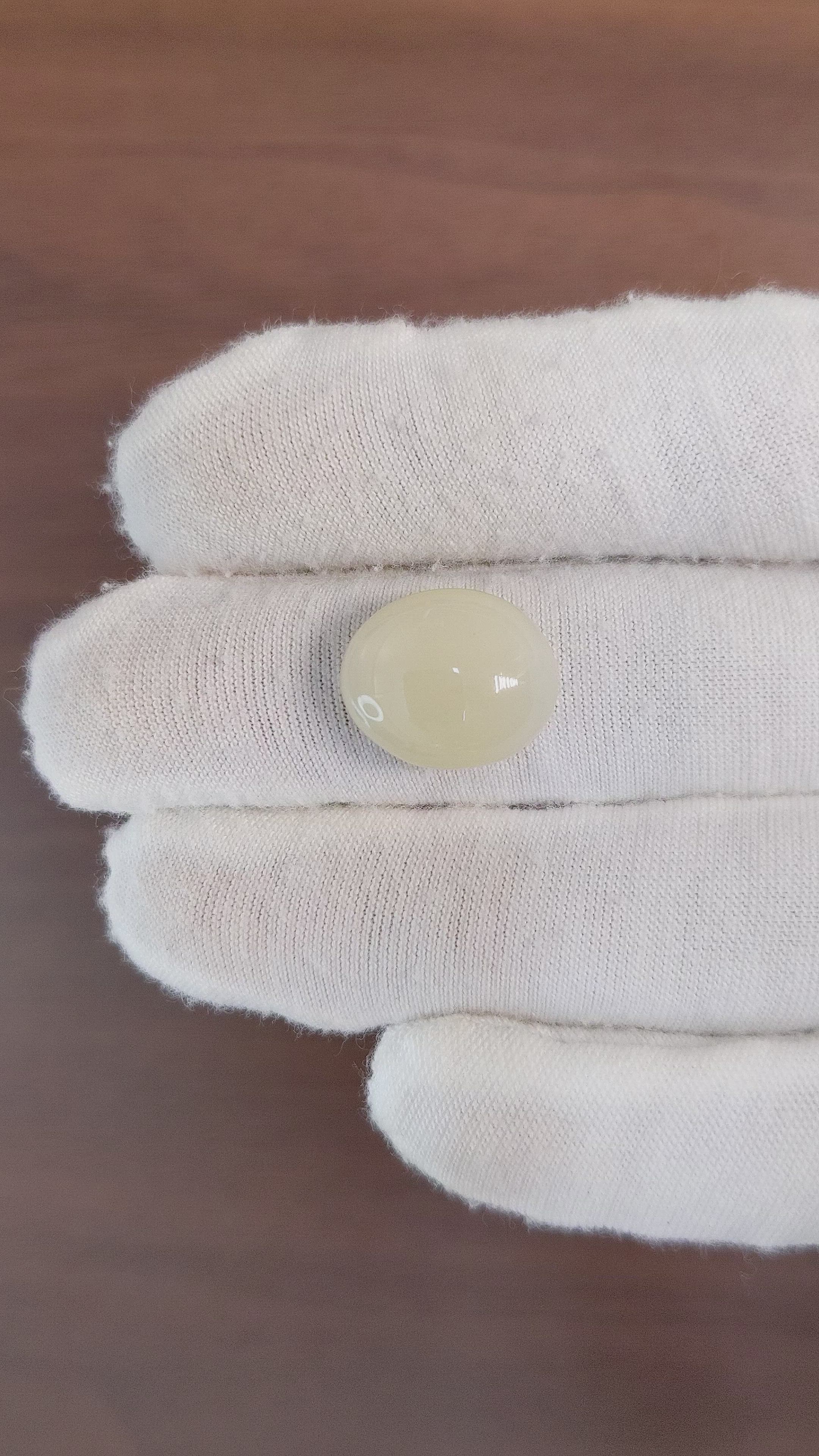 10.52 Ct. Cabochon Moonstone from Ceylon (Sri Lanka) Size Video