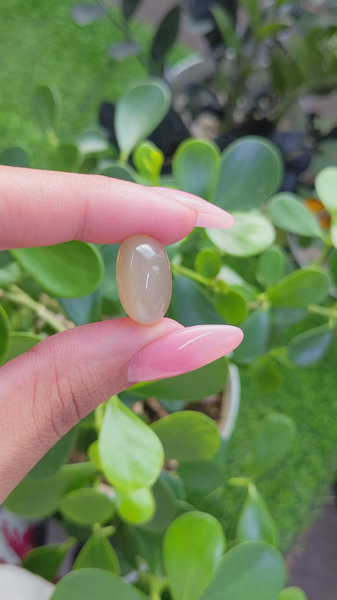 22.22 Ct. Cabochon Moonstone from Ceylon (Sri Lanka) Size Video