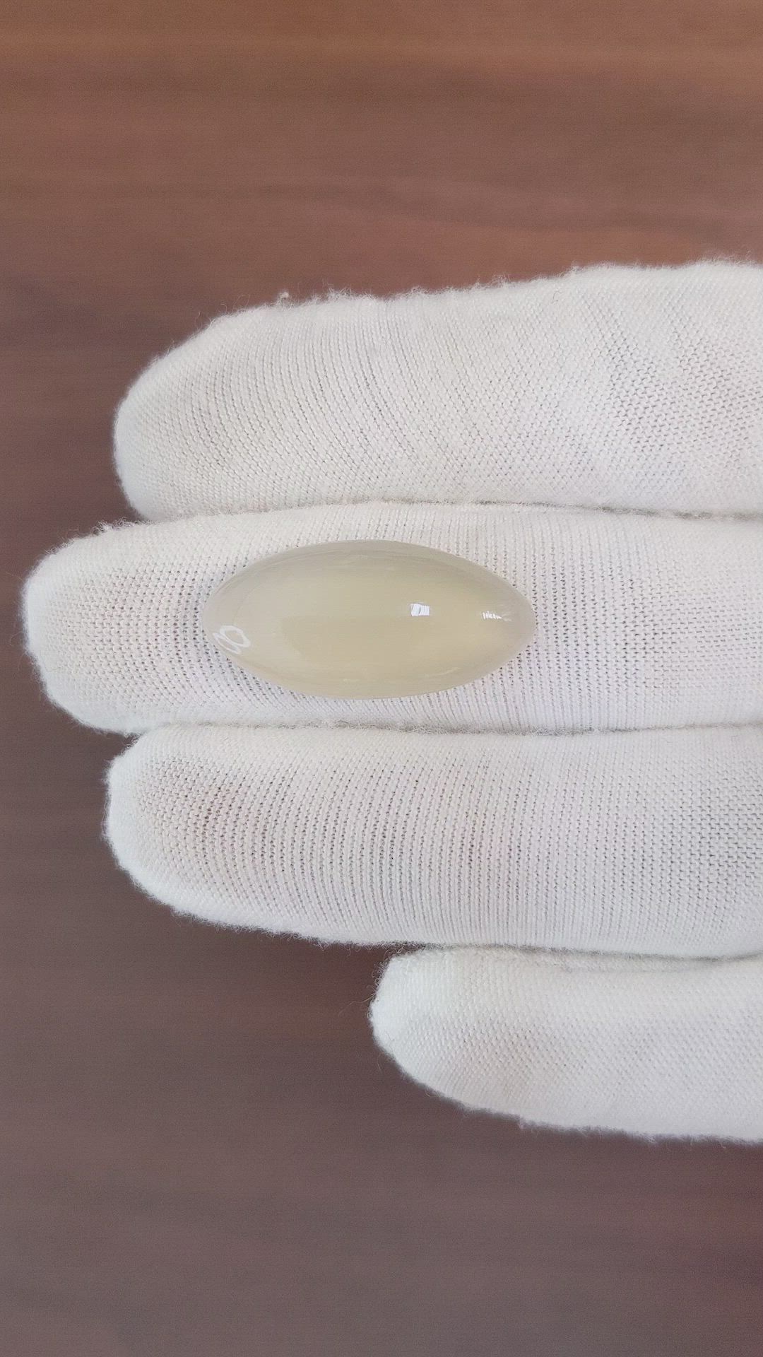 13.84 Ct. Cabochon Moonstone from Ceylon (Sri Lanka) Size Video
