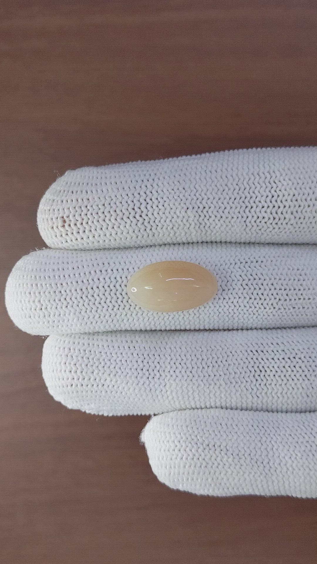9.57 Ct. Cabochon Moonstone from Ceylon (Sri Lanka) Size Video