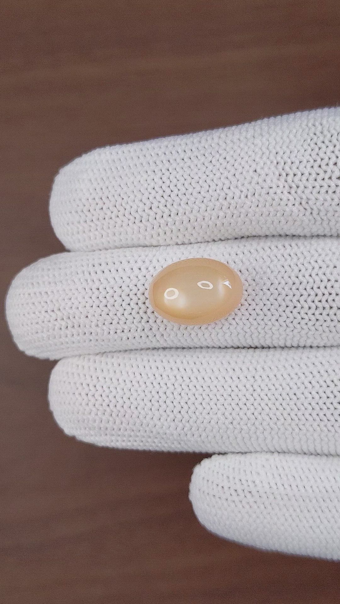 7.92 Ct. Cabochon Moonstone from Ceylon (Sri Lanka) Size Video