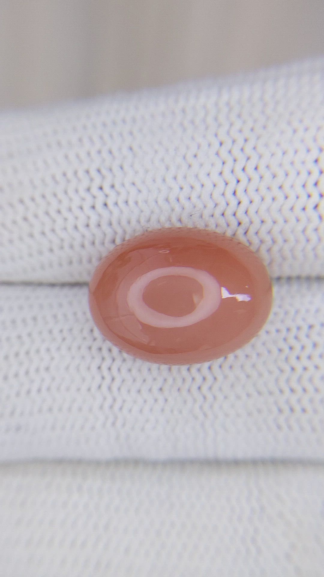 10.10 Ct. Cabochon Moonstone from Ceylon (Sri Lanka) Size Video