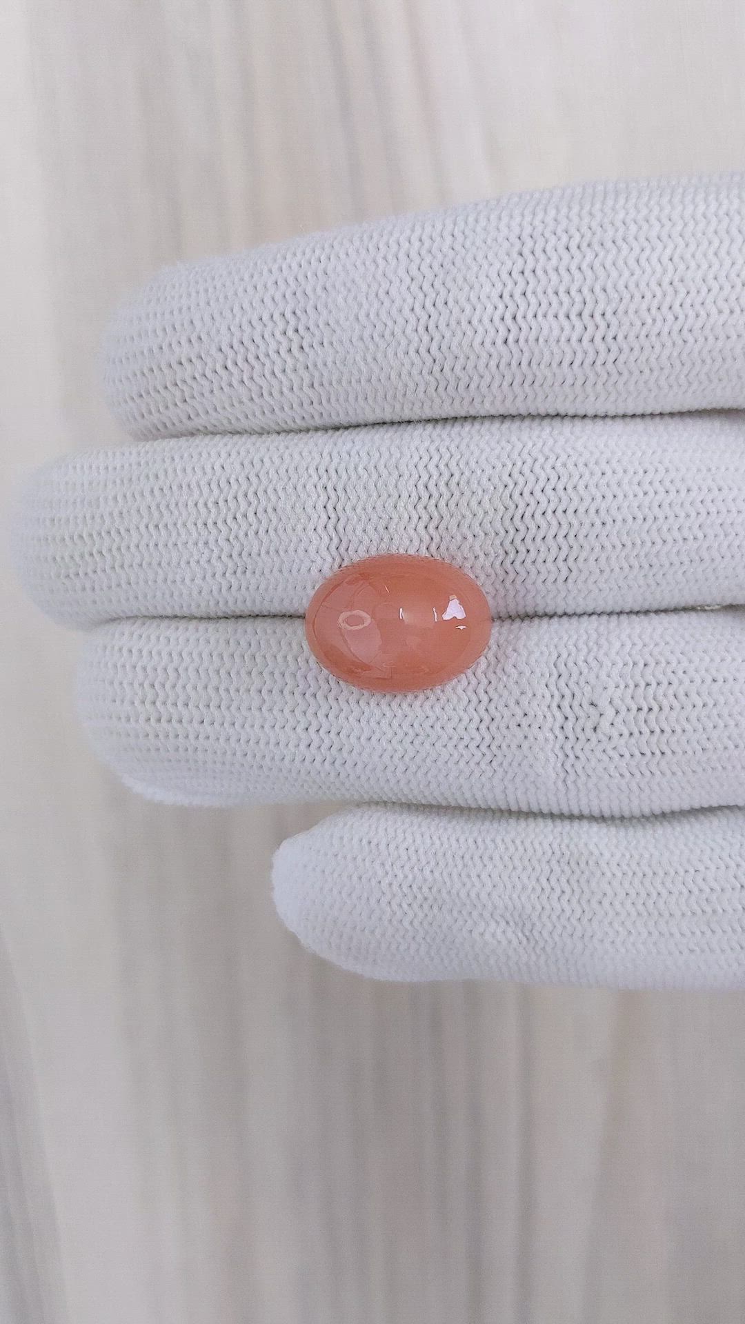 10.10 Ct. Cabochon Moonstone from Ceylon (Sri Lanka) Size Video