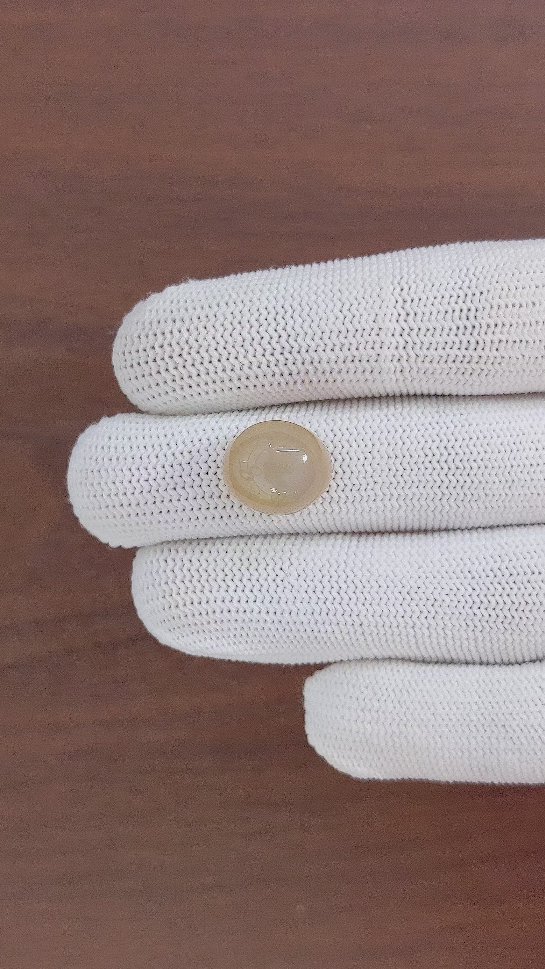 10.92 Ct. Cabochon Moonstone from Ceylon (Sri Lanka) Size Video