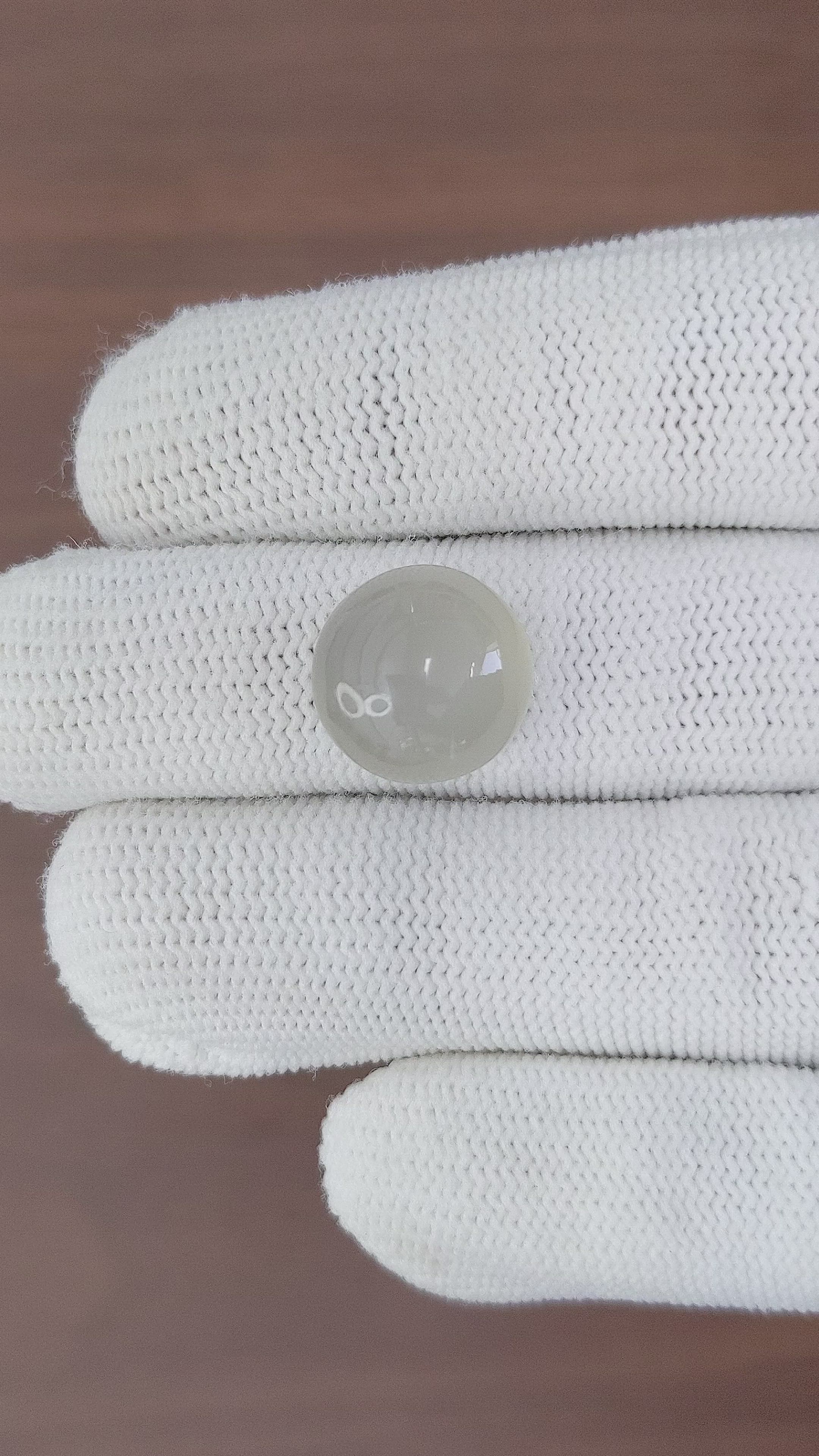 9.95 Ct. Cabochon Moonstone from Ceylon (Sri Lanka) Size Video