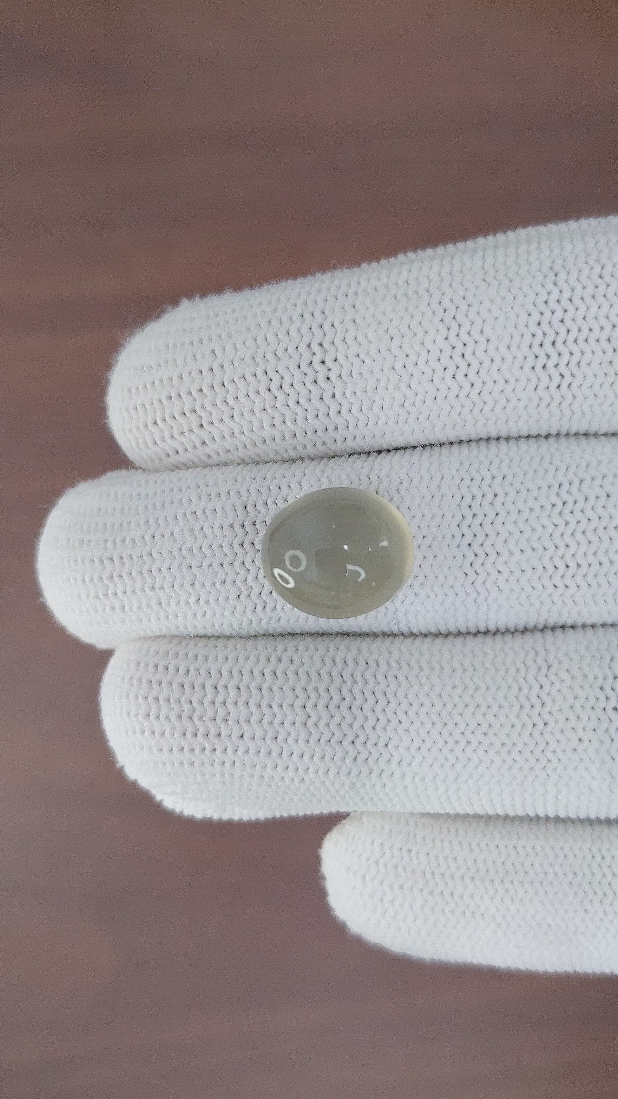 10.10 Ct. Cabochon Moonstone from Ceylon (Sri Lanka) Size Video