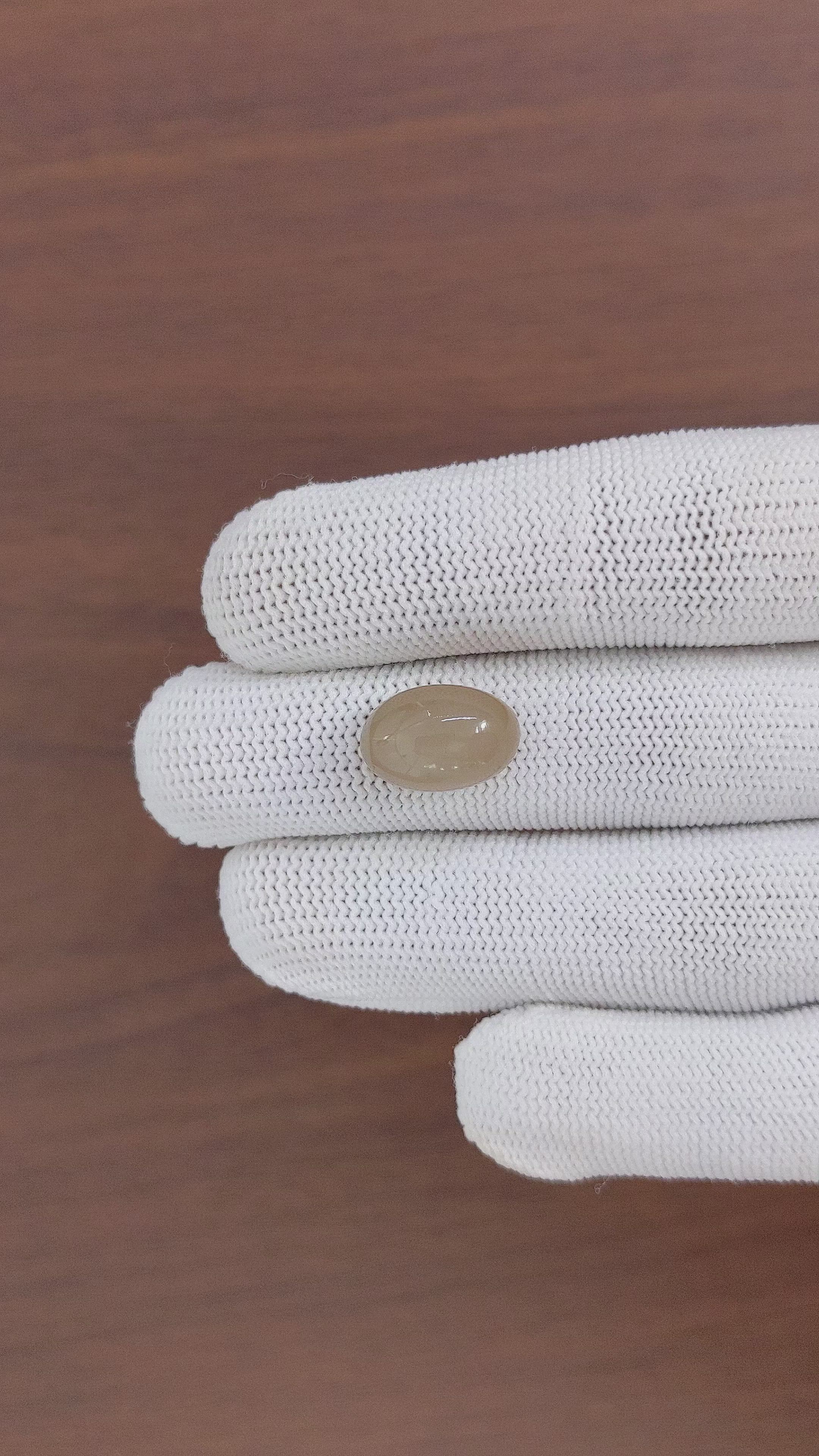 7.82 Ct. Cabochon Moonstone from Ceylon (Sri Lanka) Size Video