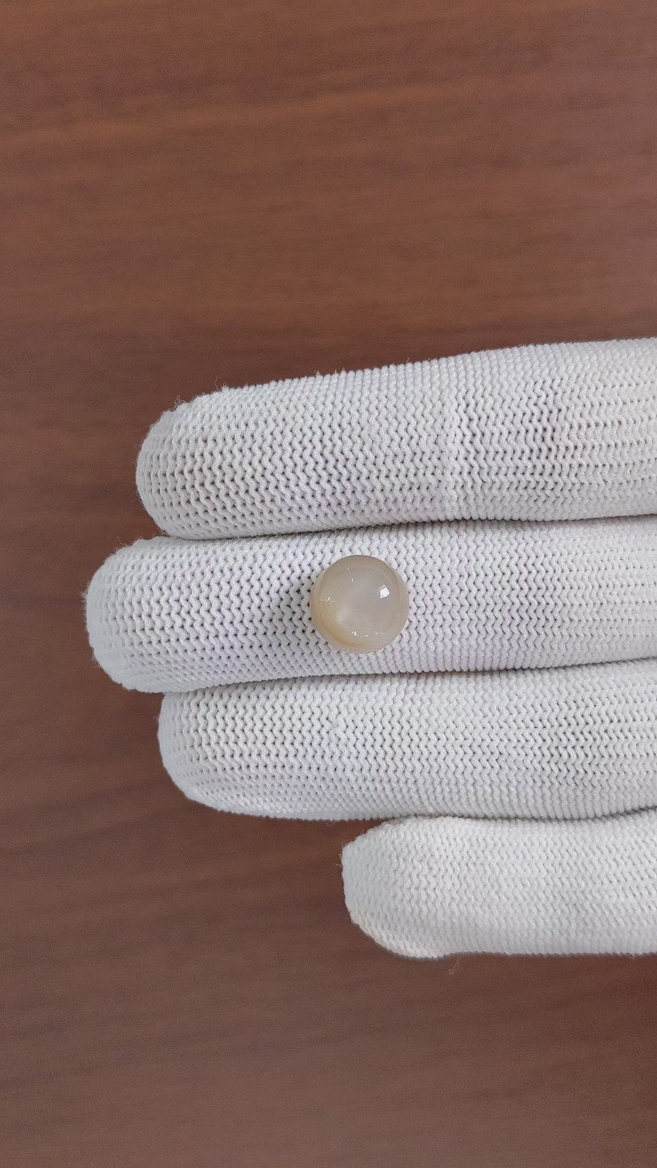 5.09 Ct. Cabochon Moonstone from Ceylon (Sri Lanka) Size Video