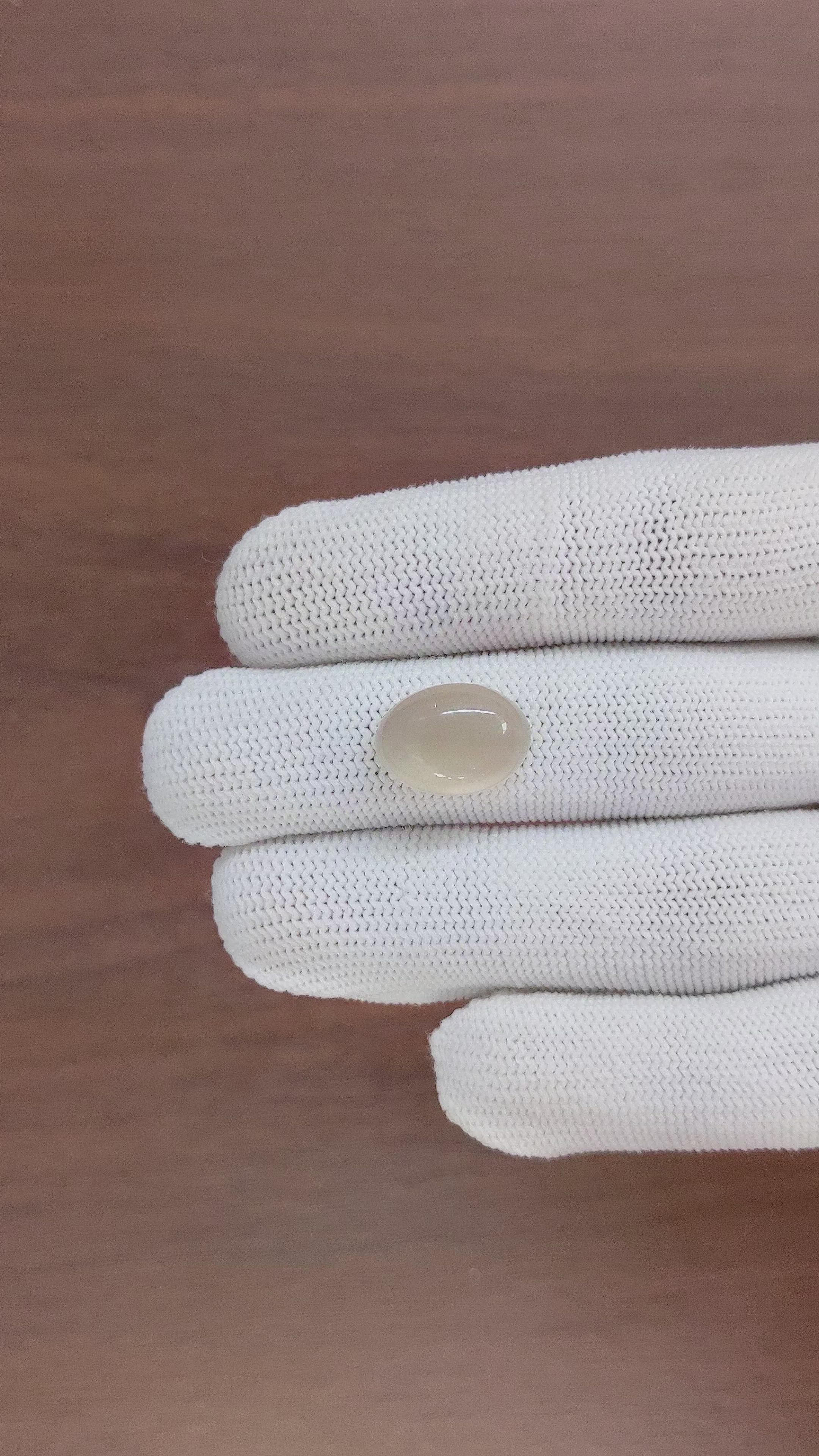 7.66 Ct. Cabochon Moonstone from Ceylon (Sri Lanka) Size Video