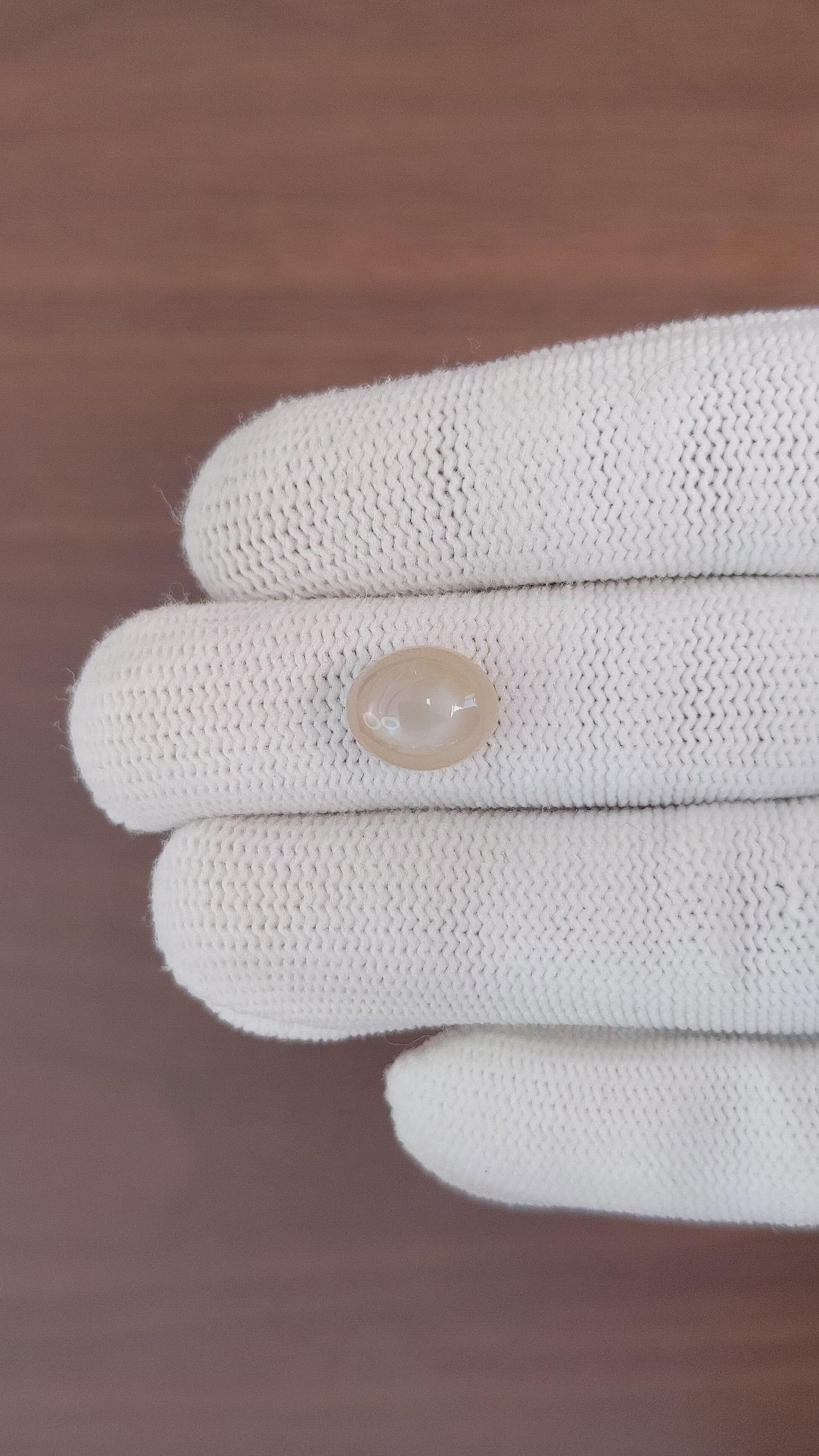 4.73 Ct. Cabochon Moonstone from Ceylon (Sri Lanka) Size Video