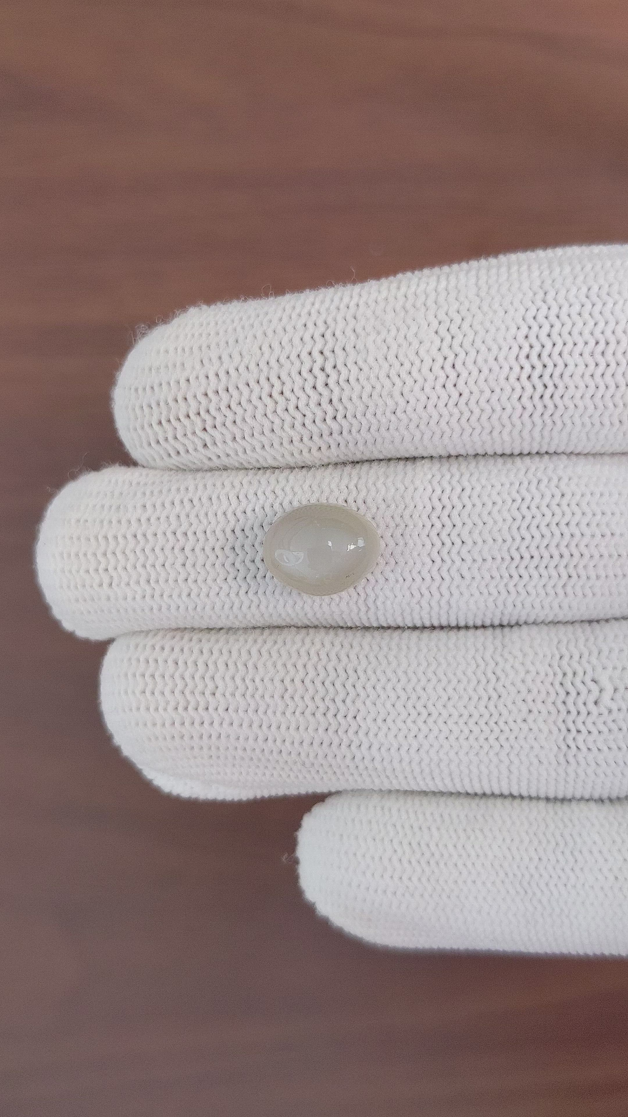 4.25 Ct. Cabochon Moonstone from Ceylon (Sri Lanka) Size Video