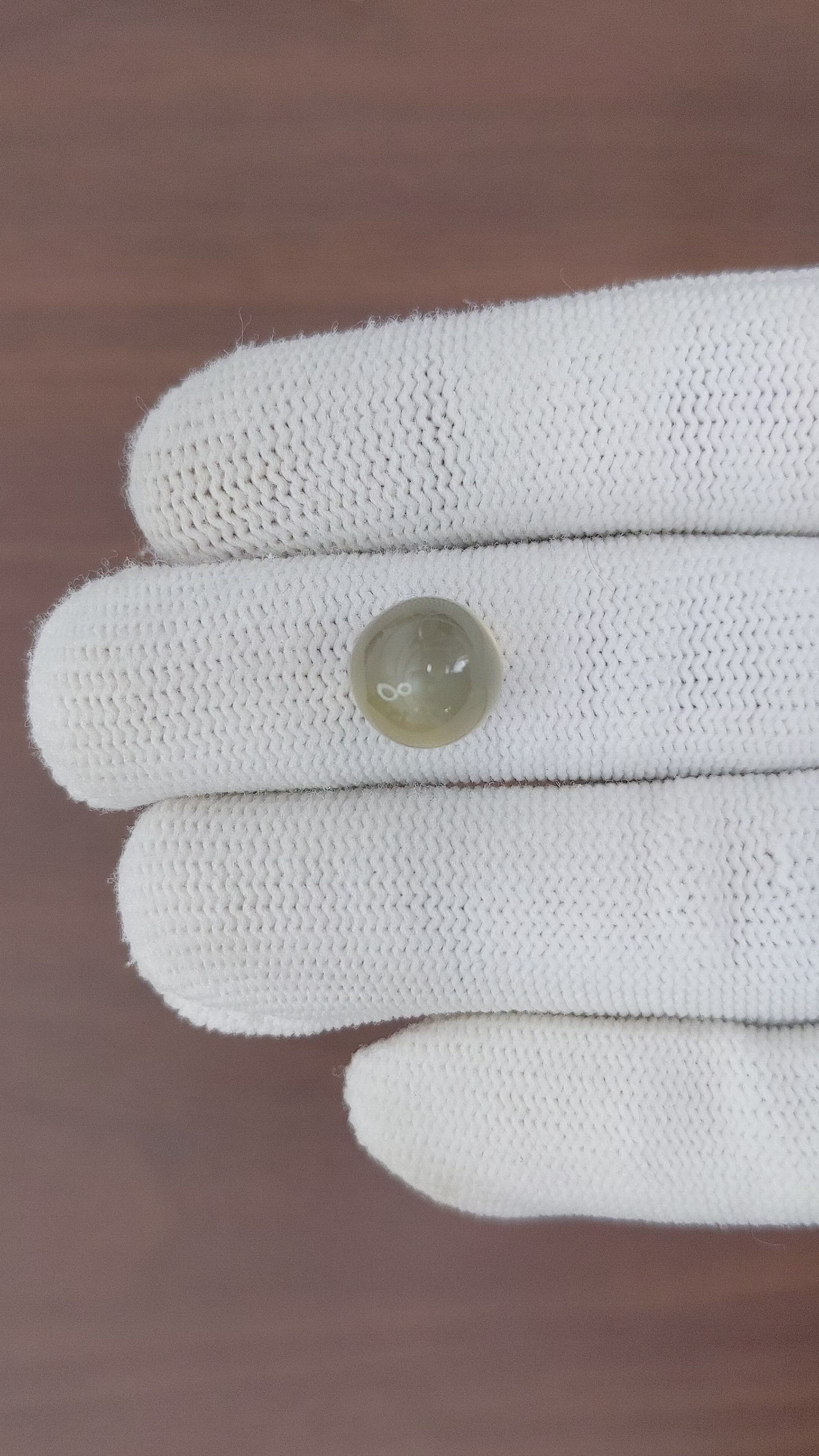 7.06 Ct. Cabochon Moonstone from Ceylon (Sri Lanka) Size Video