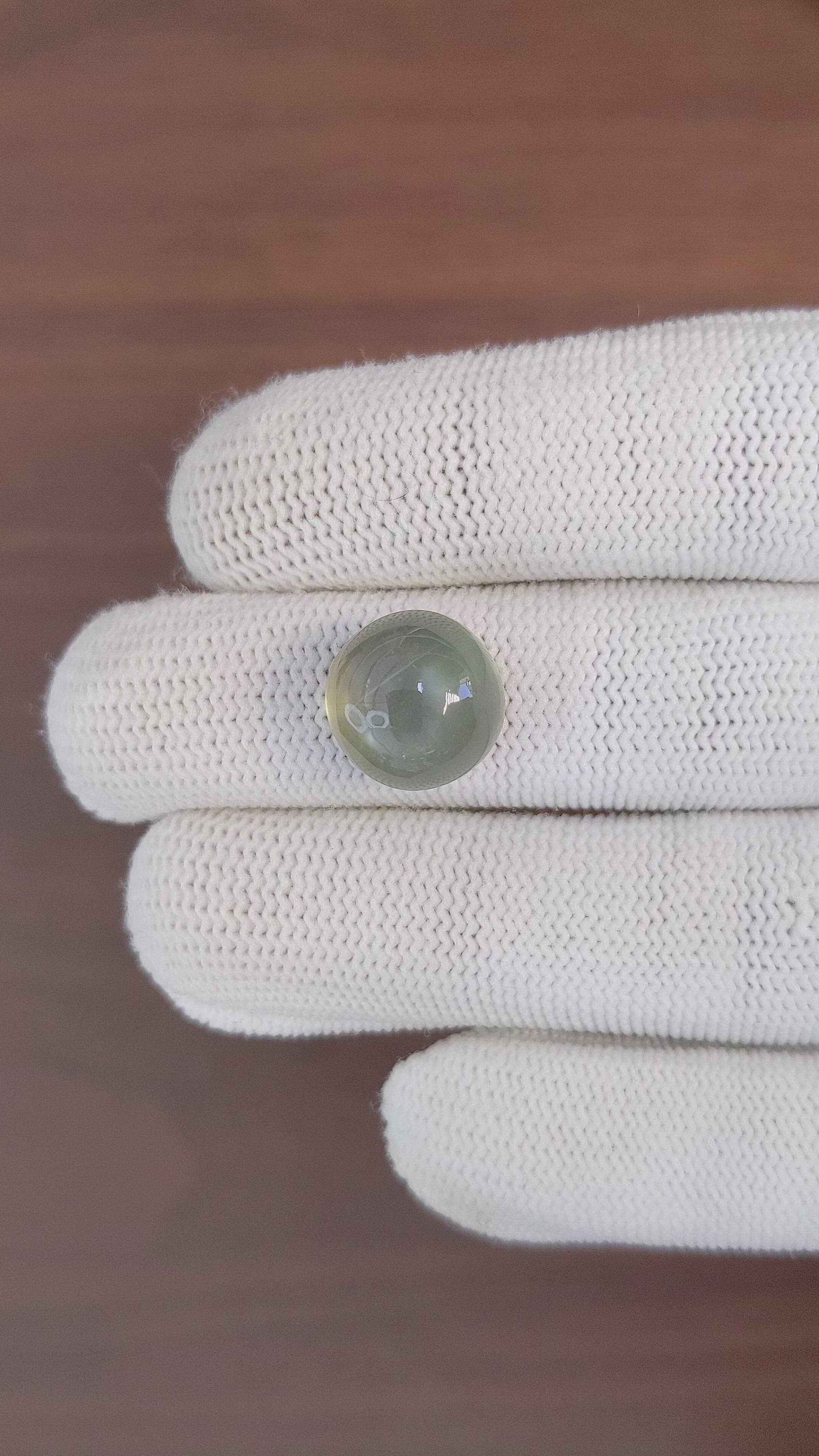 10.40 Ct. Cabochon Moonstone from Ceylon (Sri Lanka) Size Video