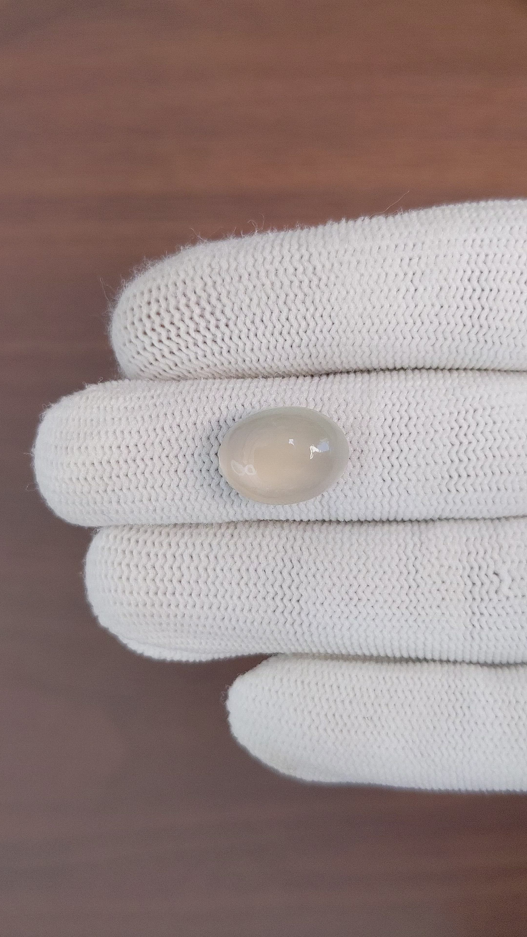 7.19 Ct. Cabochon Moonstone from Ceylon (Sri Lanka) Size Video