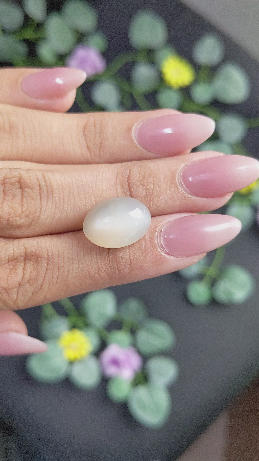 10.00 Ct. Cabochon Moonstone from Ceylon (Sri Lanka) Size Video