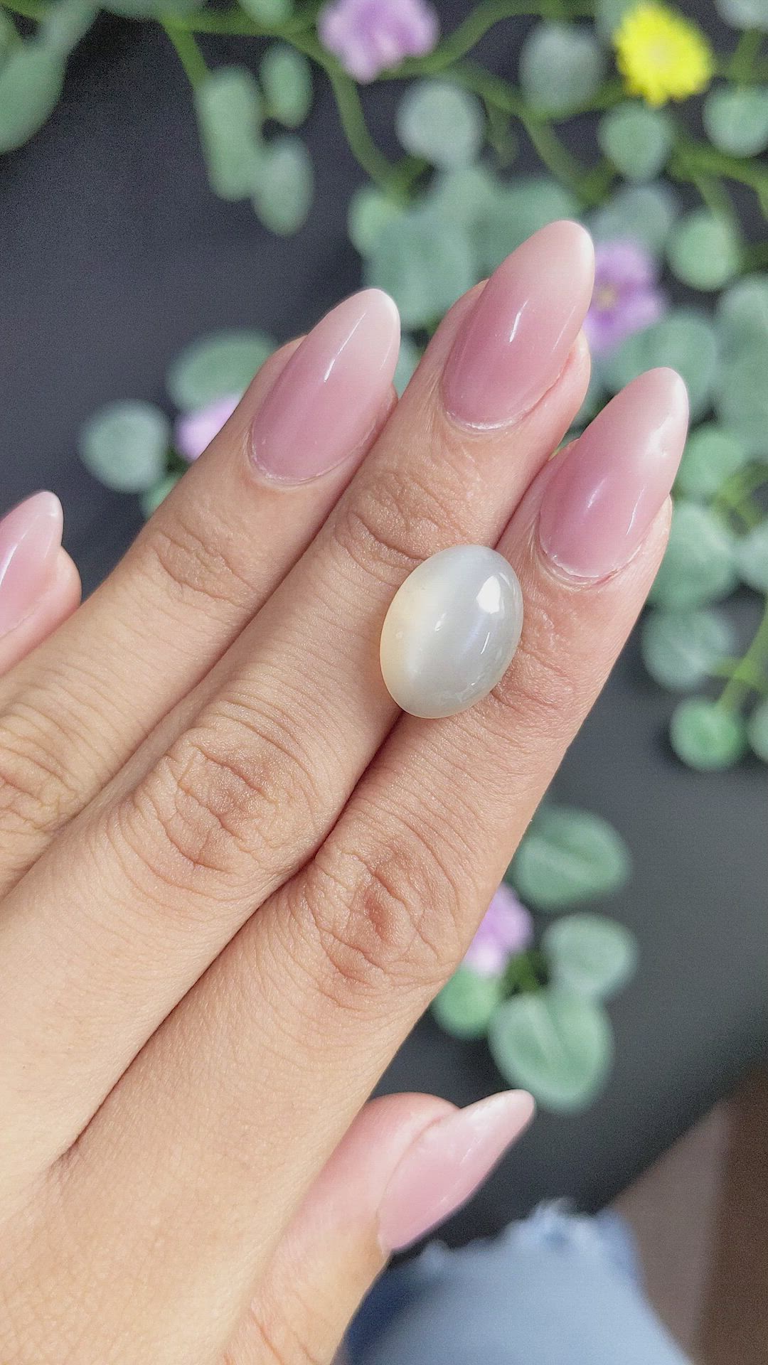 10.00 Ct. Cabochon Moonstone from Ceylon (Sri Lanka) Size Video