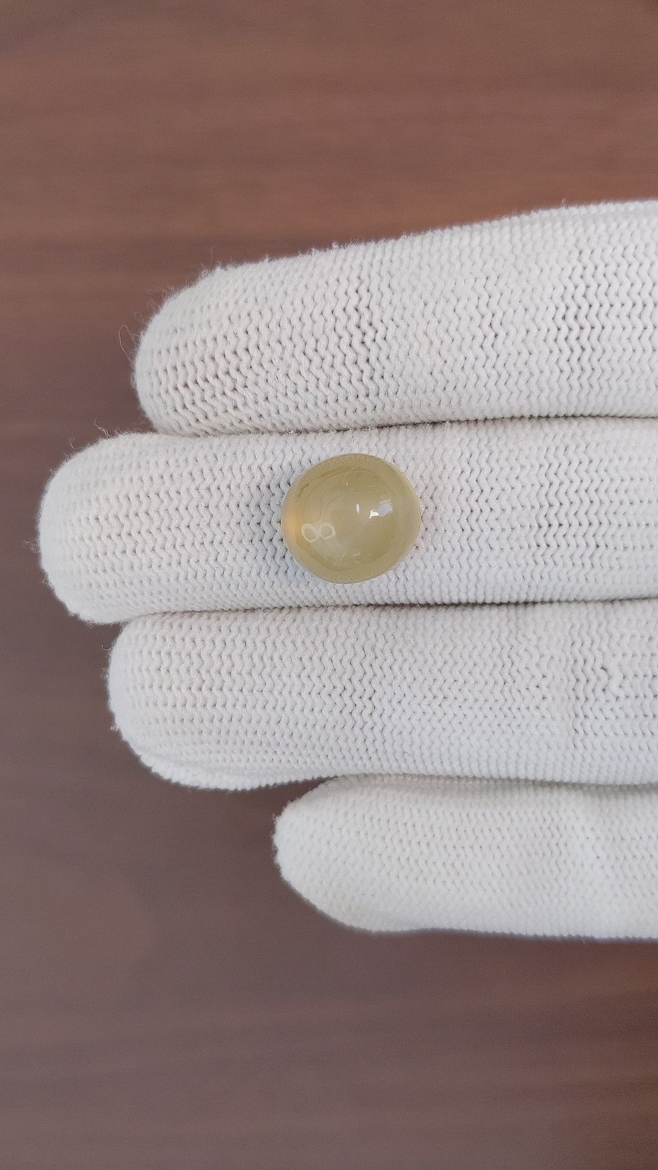 7.15 Ct. Cabochon Moonstone from Ceylon (Sri Lanka) Size Video
