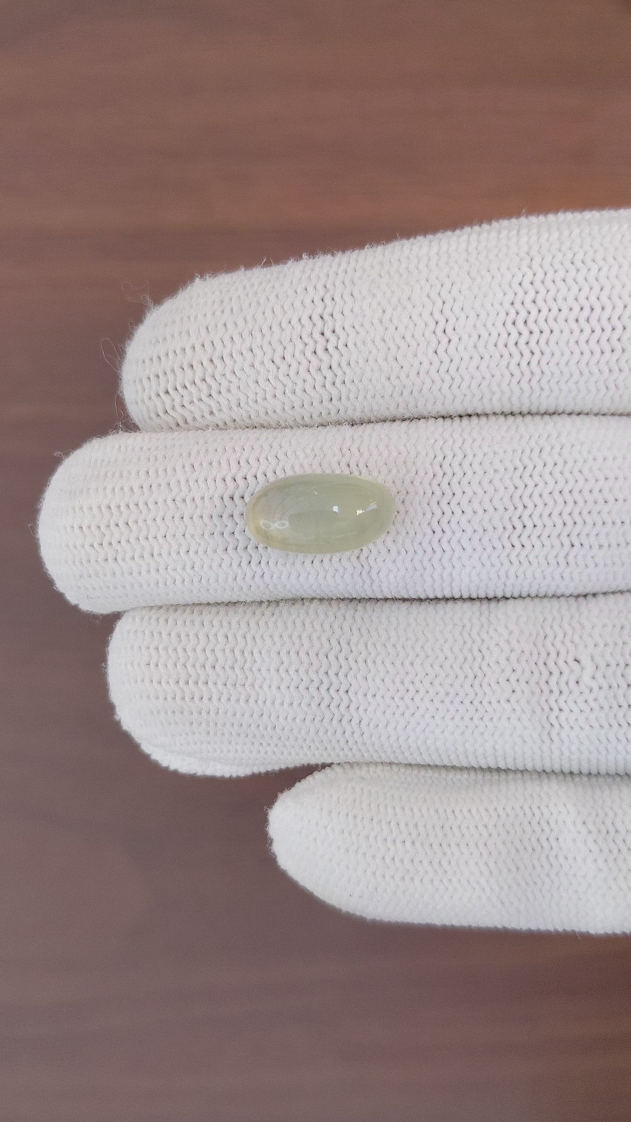 5.55 Ct. Cabochon Moonstone from Ceylon (Sri Lanka) Size Video