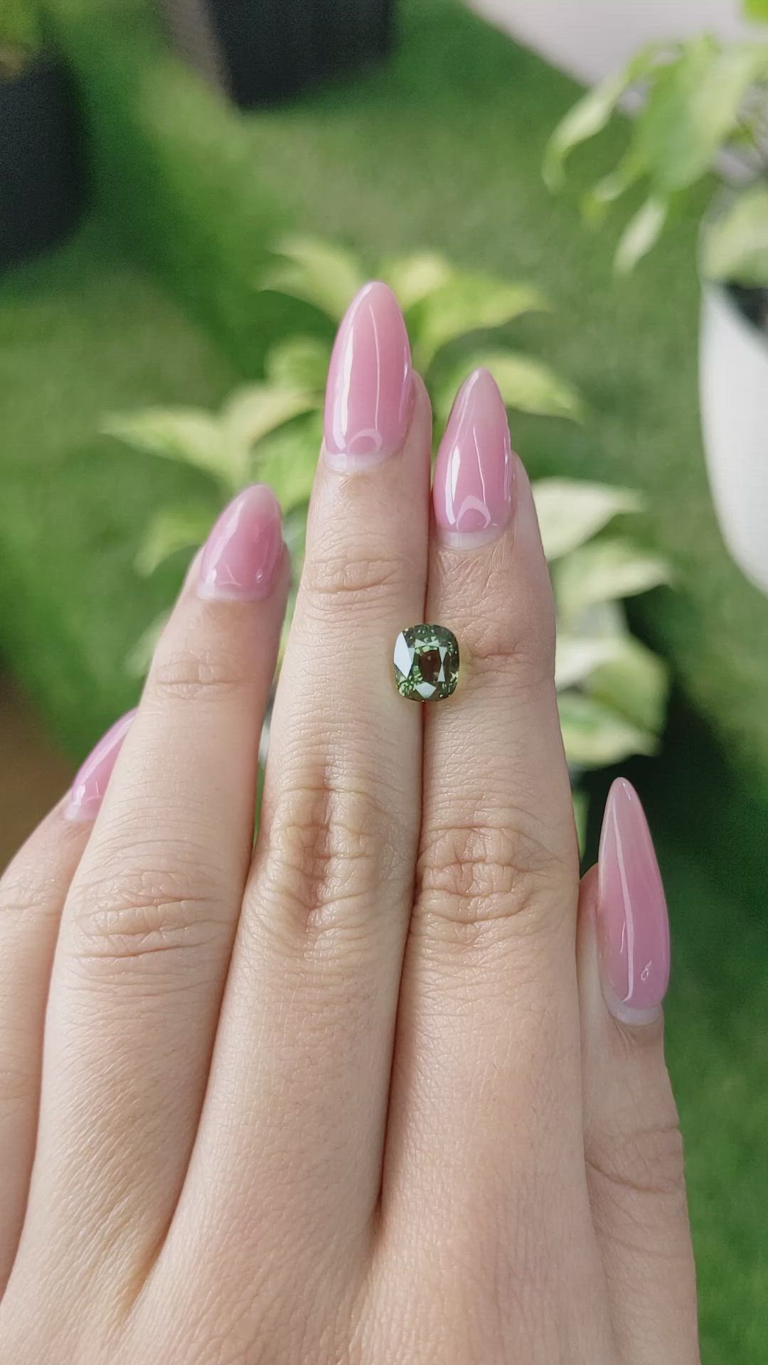 2.57 Ct. Alexandrite from Ceylon (Sri Lanka) Size Video