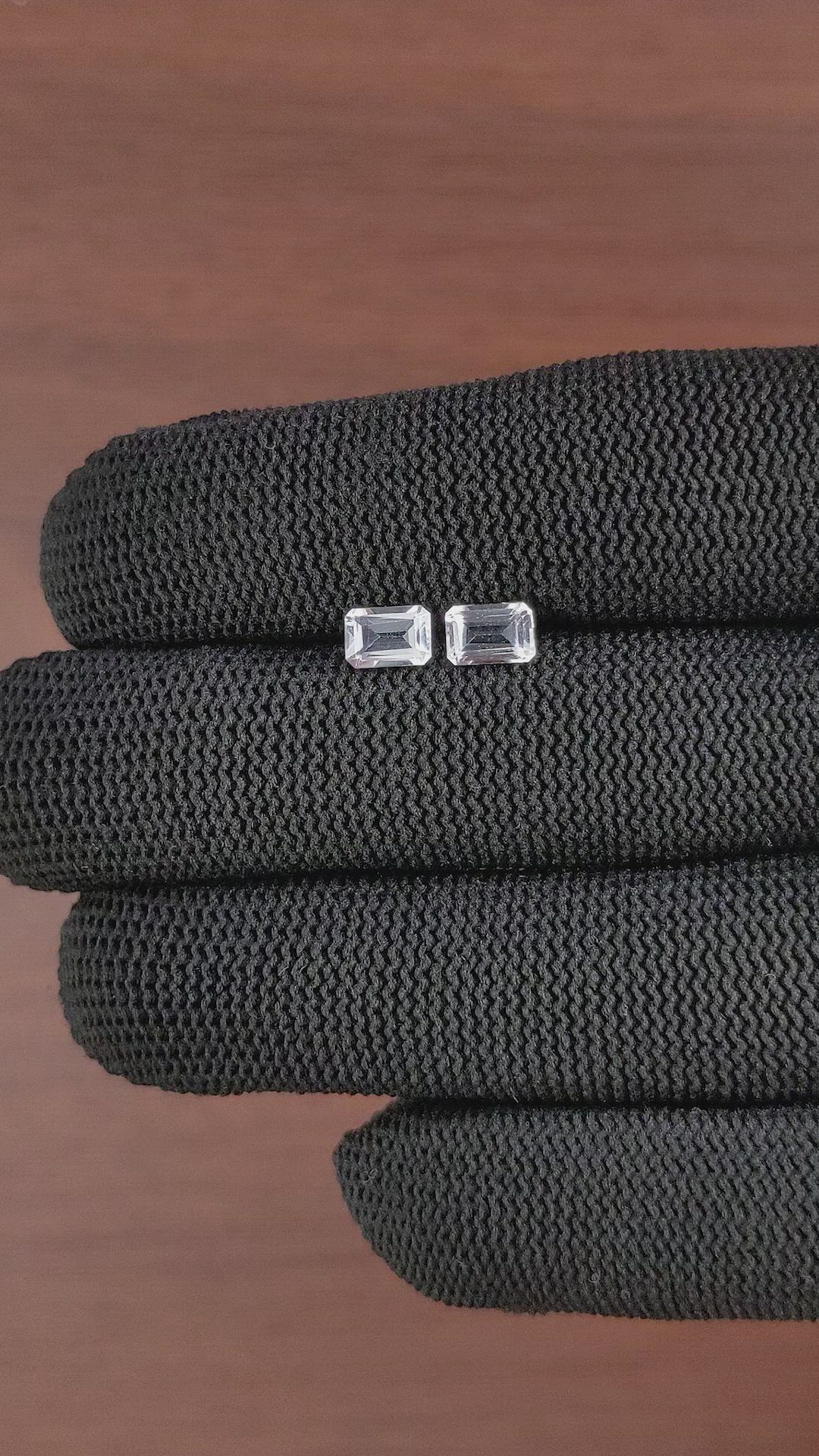 1.58&nbsp;Ct.Tw.Total Carat Weight Topaz Pair from Ceylon (Sri Lanka) Size Video