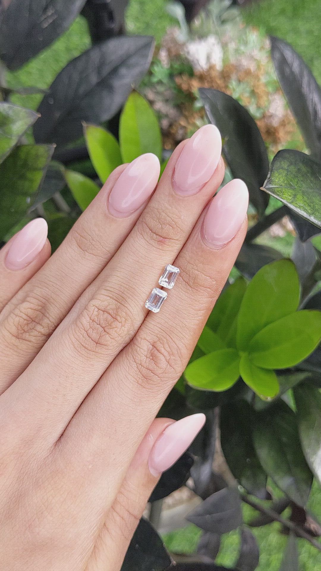 1.58&nbsp;Ct.Tw.Total Carat Weight Topaz Pair from Ceylon (Sri Lanka) Size Video