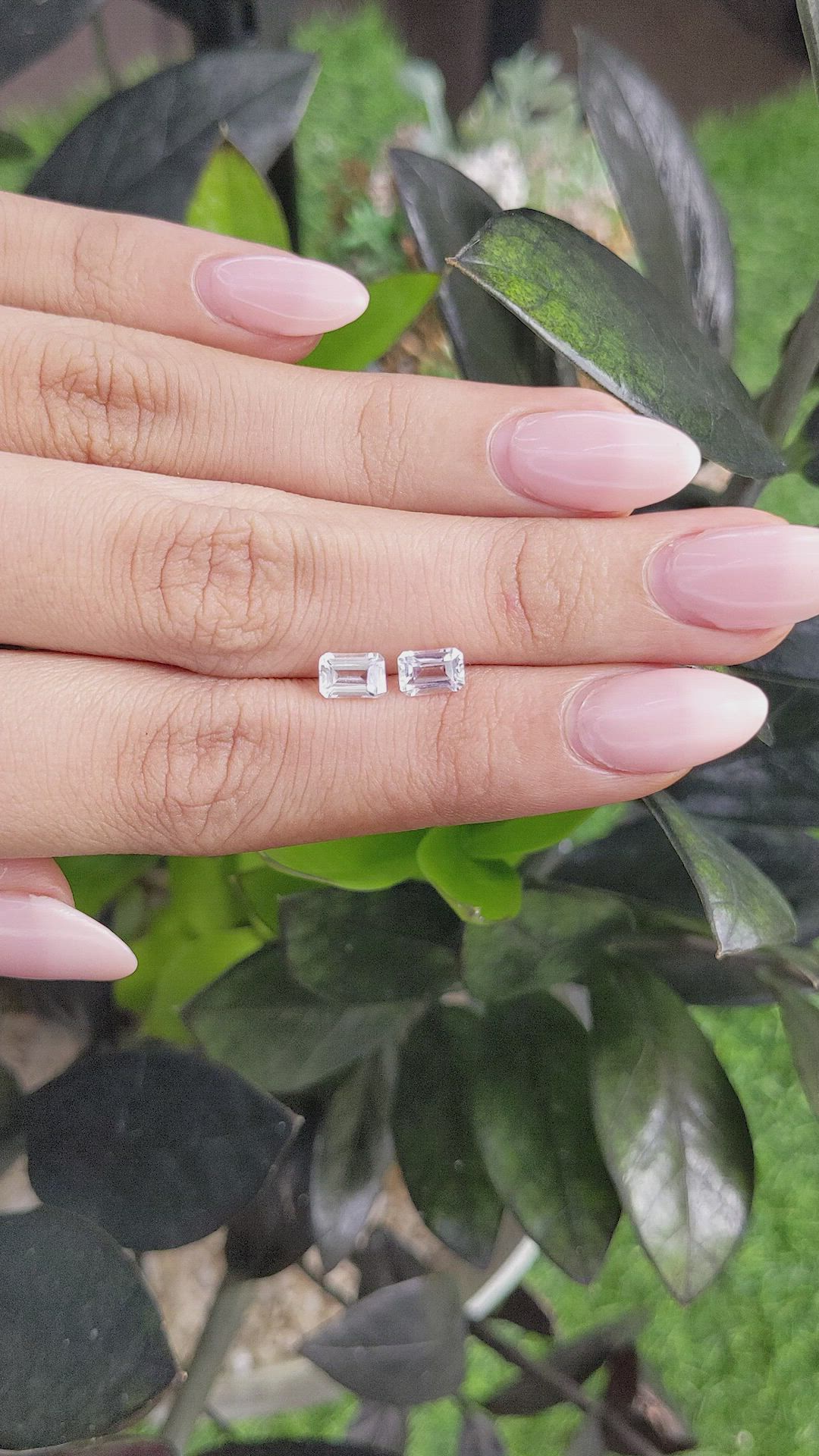 1.58&nbsp;Ct.Tw.Total Carat Weight Topaz Pair from Ceylon (Sri Lanka) Size Video