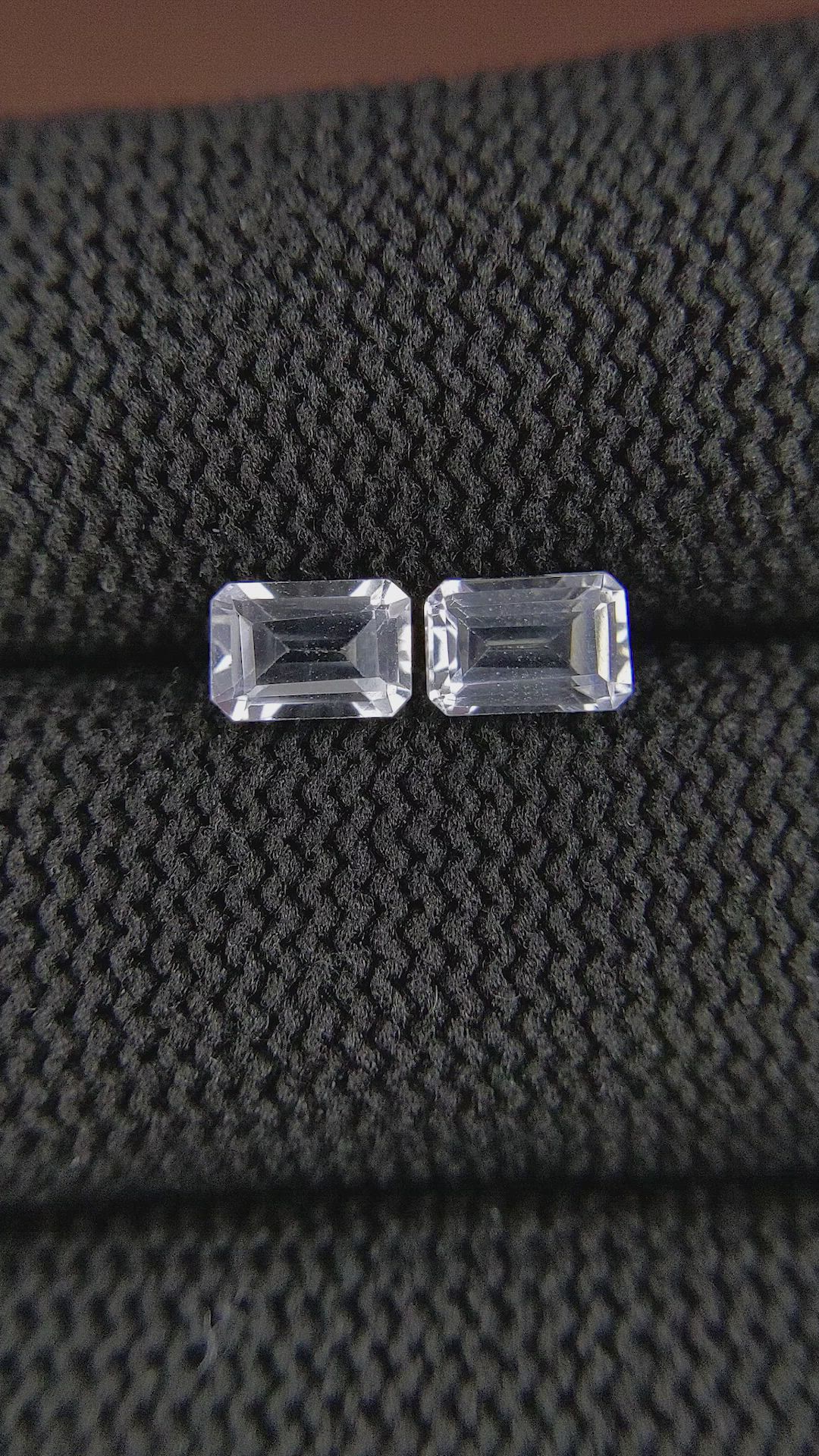 1.58&nbsp;Ct.Tw.Total Carat Weight Topaz Pair from Ceylon (Sri Lanka) Size Video