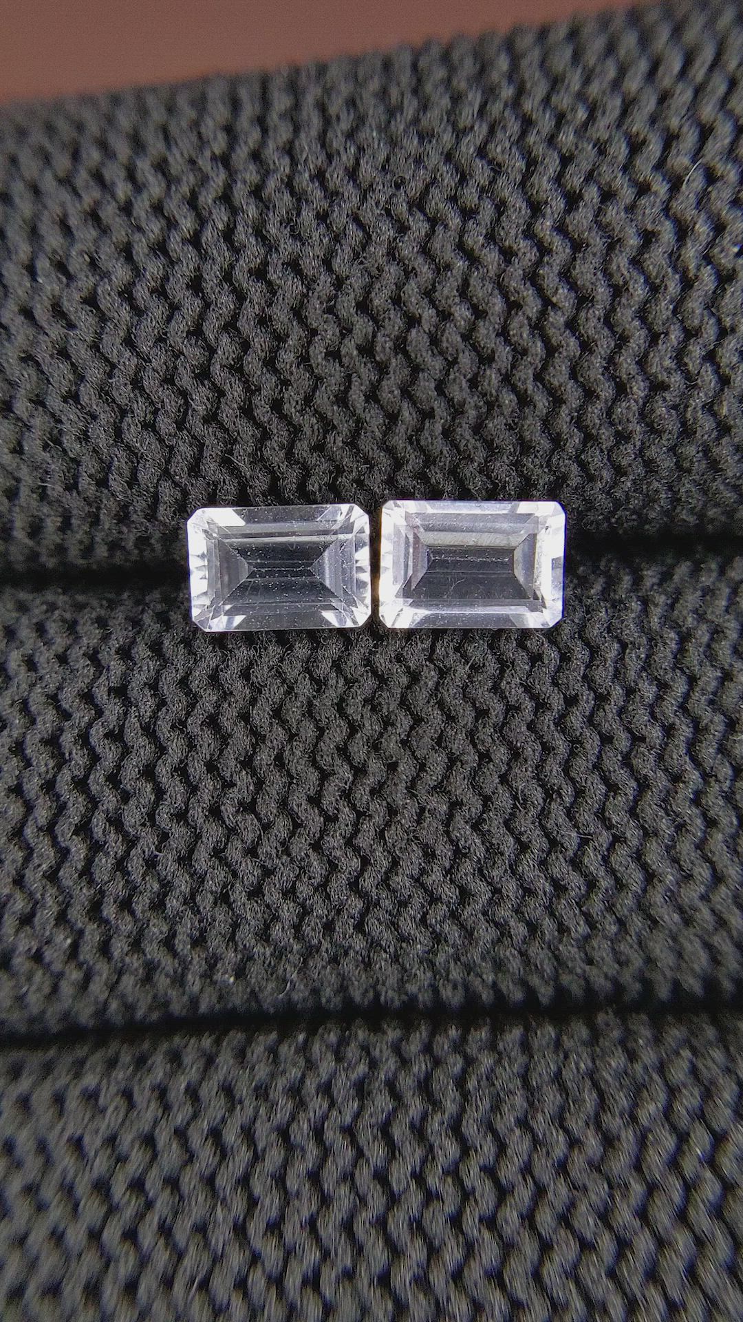 1.65&nbsp;Ct.Tw.Total Carat Weight Topaz Pair from Ceylon (Sri Lanka) Size Video