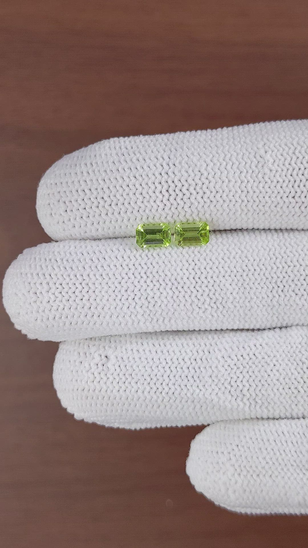 1.12&nbsp;Ct.Tw.Total Carat Weight Peridot Pair from Ceylon (Sri Lanka) Size Video