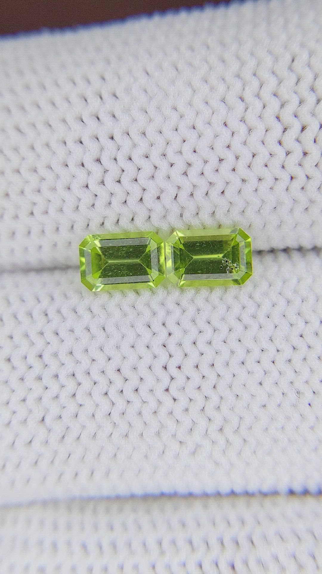 1.02&nbsp;Ct.Tw.Total Carat Weight Peridot Pair from Madagascar Size Video
