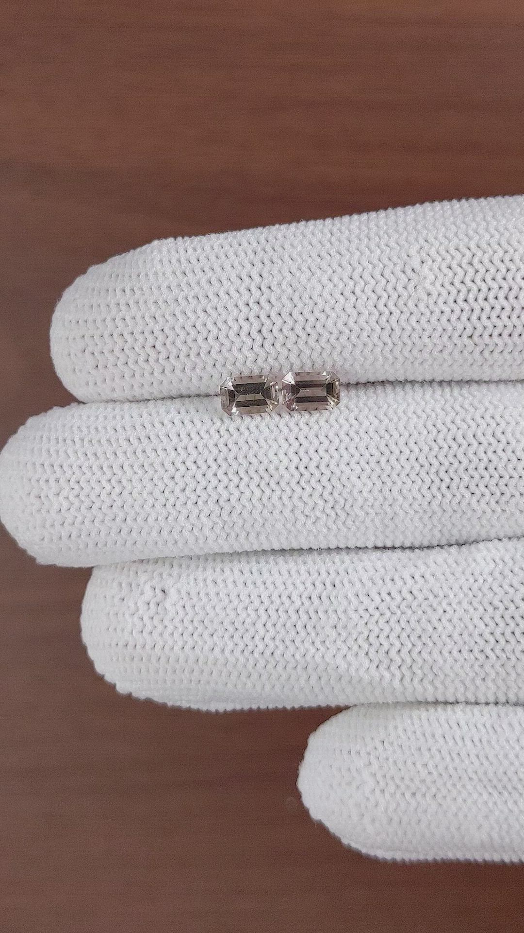 0.92&nbsp;Ct.Tw.Total Carat Weight Smokey Quartz Pair from Madagascar Size Video