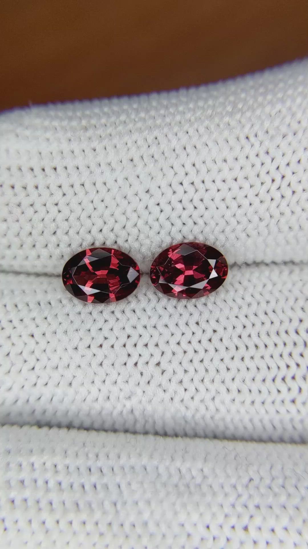 1.66 Ct.Tw.Total Carat Weight Garnet Pair from Ceylon (Sri Lanka) Size Video
