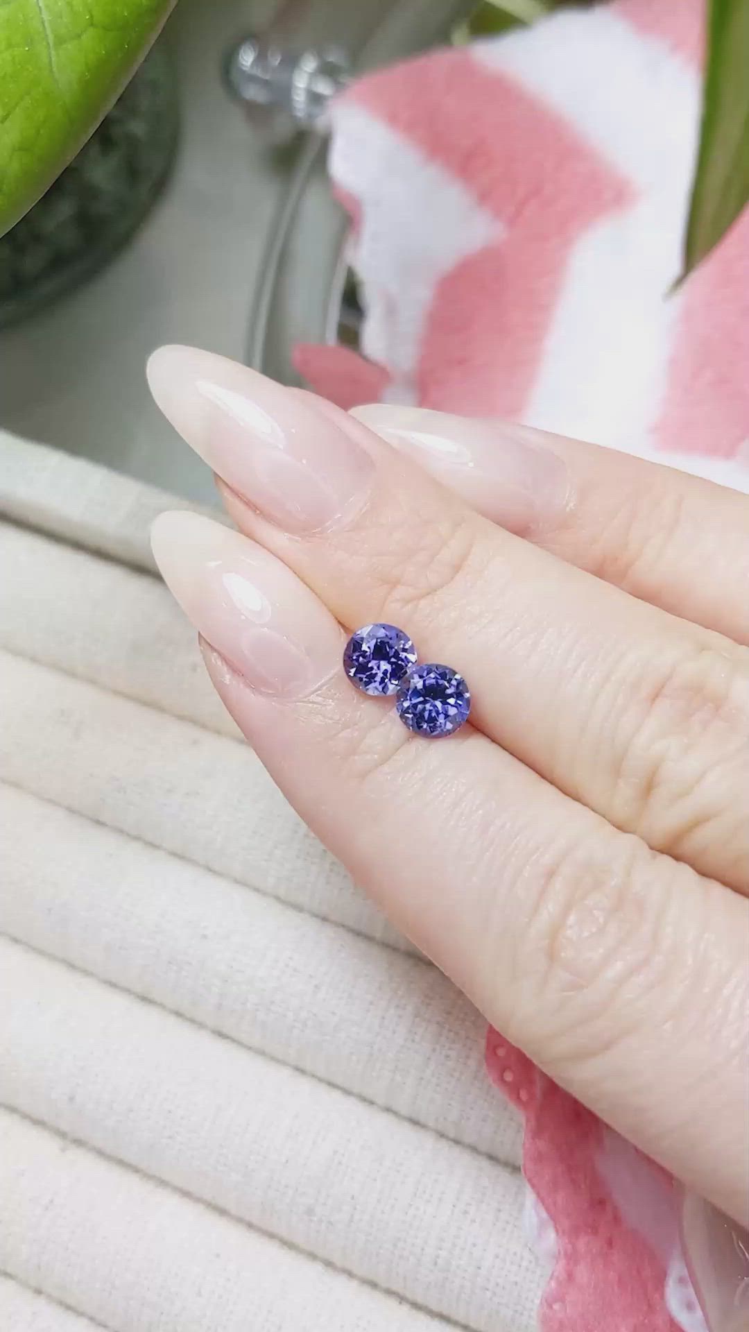 1.80&nbsp;Ct.Tw.Total Carat Weight Tanzanite Pair from Tanzania Size Video