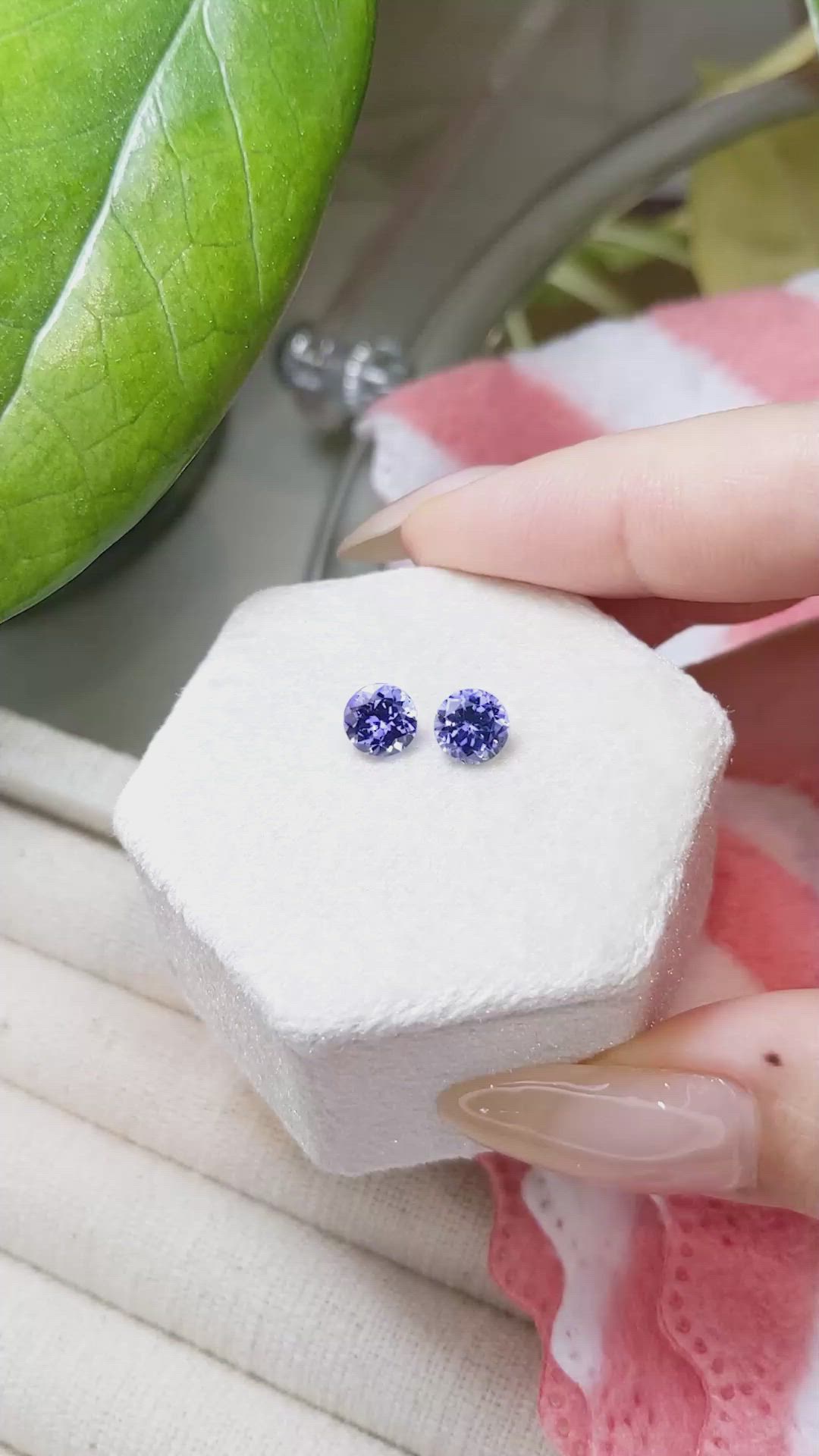 1.80&nbsp;Ct.Tw.Total Carat Weight Tanzanite Pair from Tanzania Size Video