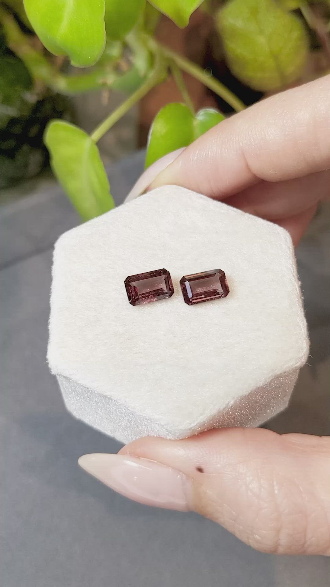 3.20&nbsp;Ct.Tw.Total Carat Weight Garnet Pair from Madagascar Size Video